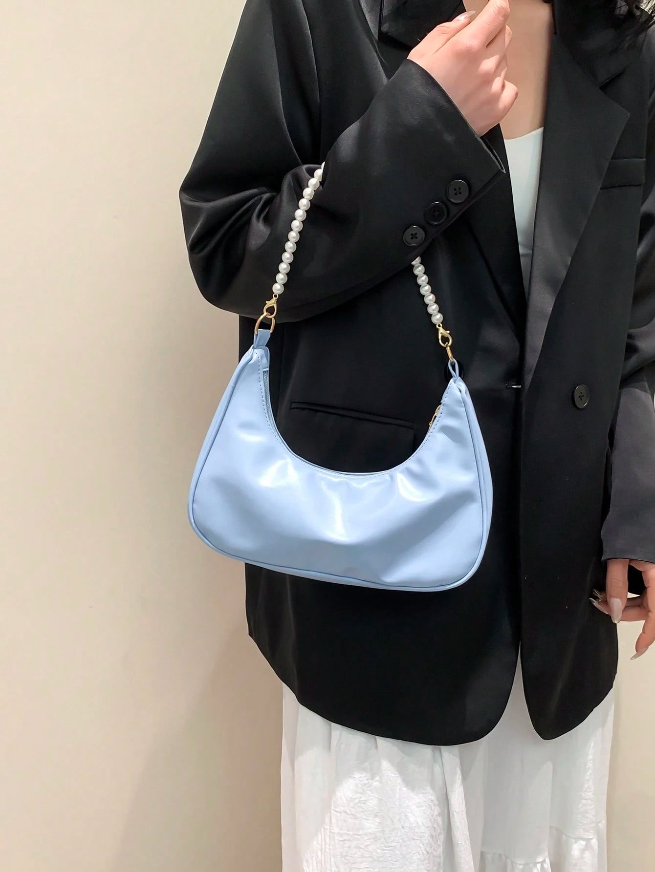 Fashionable Faux Pearl Chain Crescent Shoulder Bag, Stylish Shoulder Baguette Bag, Handheld Small Bag, Outdoor Casual Bag, Versatile Commuter Bag, Elegant Faux Pearl Bag, Pearl Bag