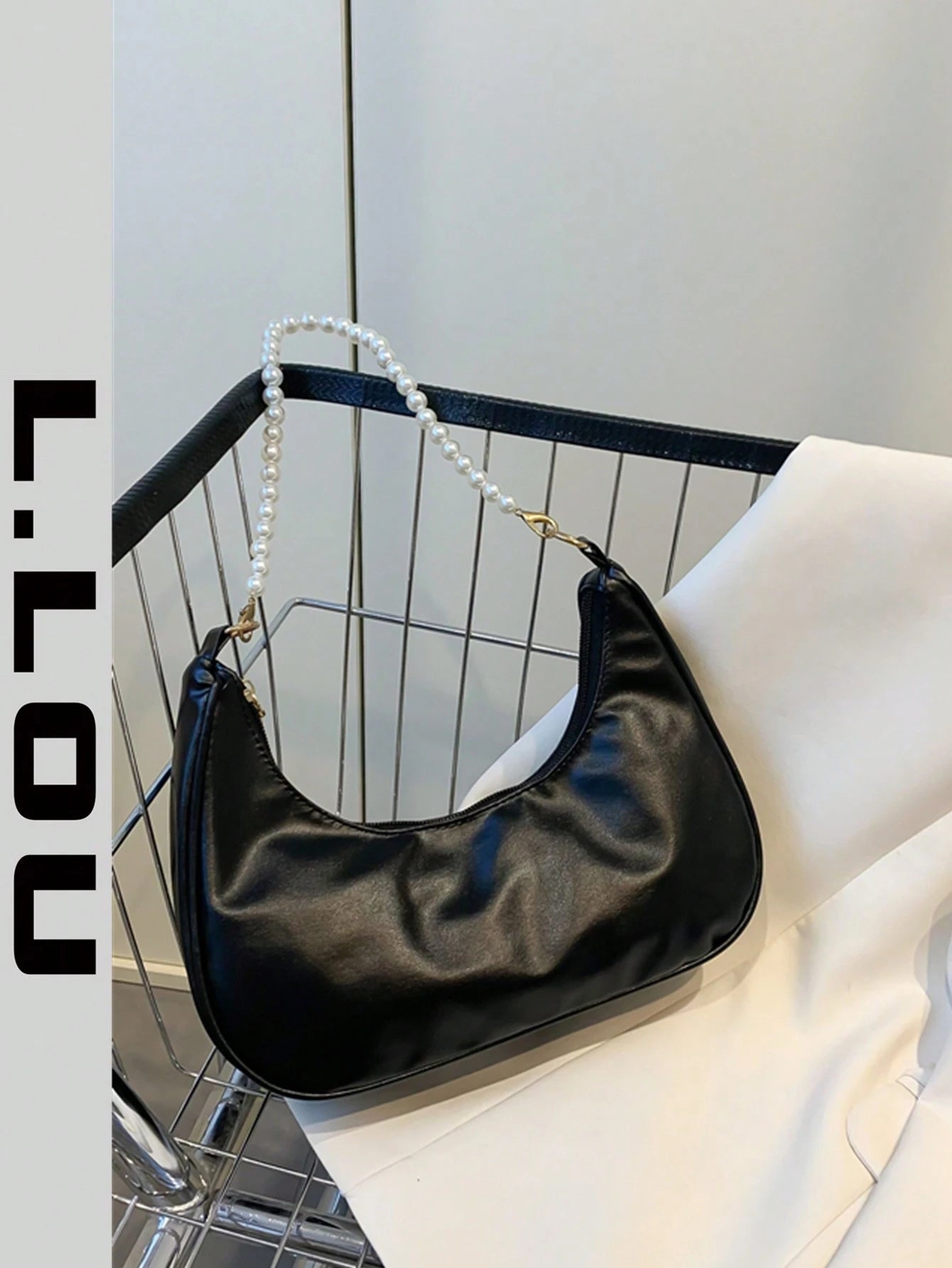 Fashionable Faux Pearl Chain Crescent Shoulder Bag, Stylish Shoulder Baguette Bag, Handheld Small Bag, Outdoor Casual Bag, Versatile Commuter Bag, Elegant Faux Pearl Bag, Pearl Bag