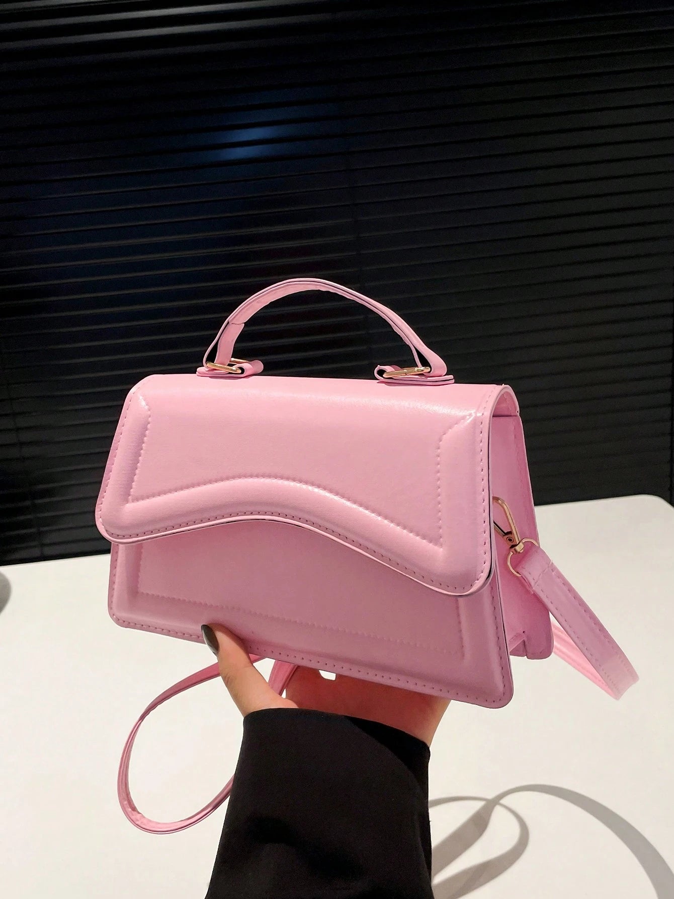 Fashionable Minimalist Solid Color Shoulder Diagonal Crossbody Handbag With Metal Hardware, Small Square Style, Pink
