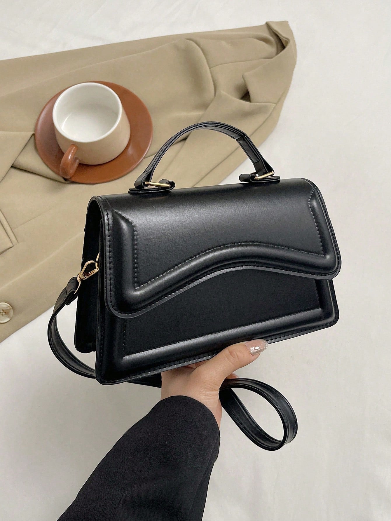 Fashionable Minimalist Solid Color Shoulder Diagonal Crossbody Handbag With Metal Hardware, Small Square Style, Pink