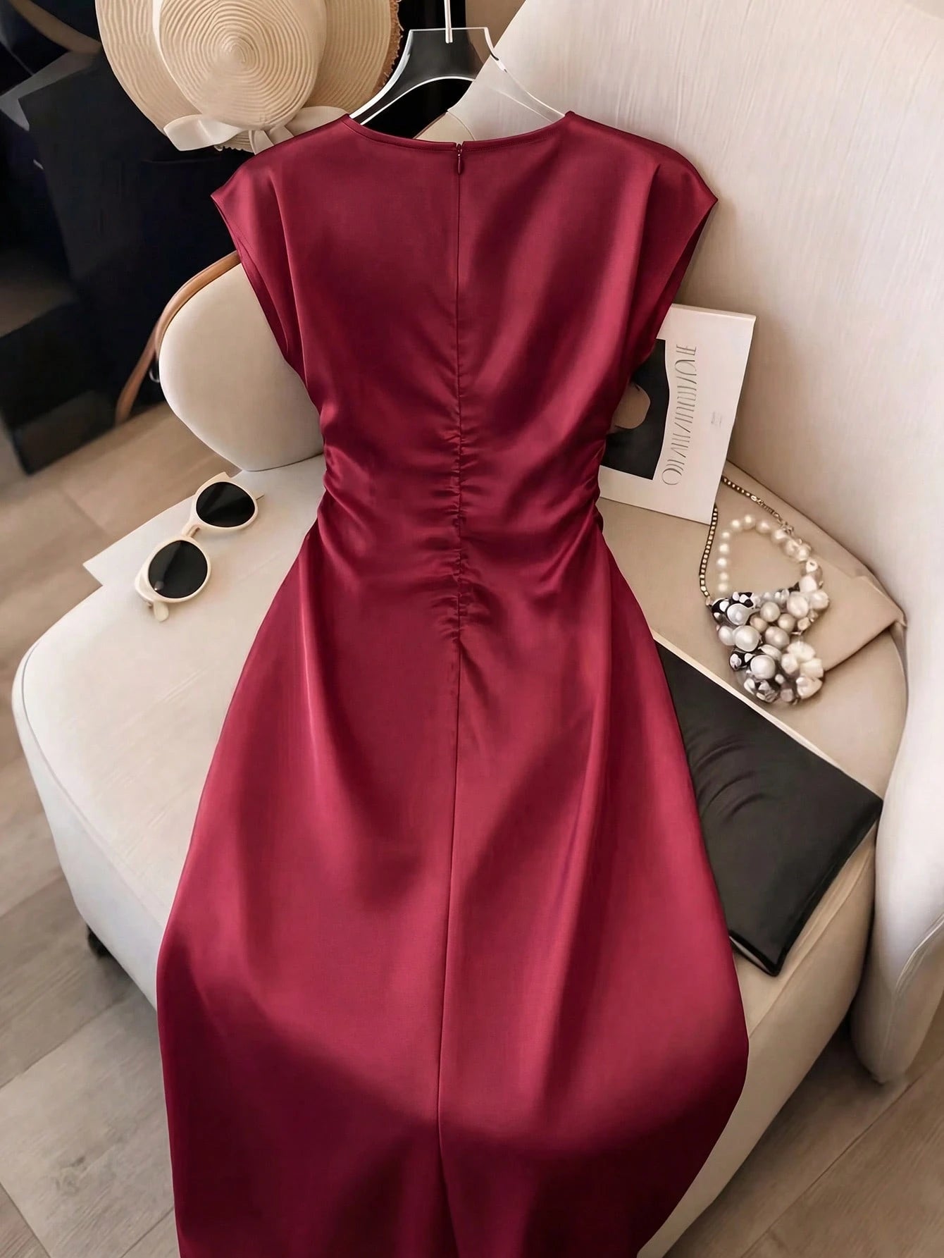 Franclia Elegant Vacation Dress, Suitable For Spring And Summer, Tie-Waist Design, White Color, Slim Fit