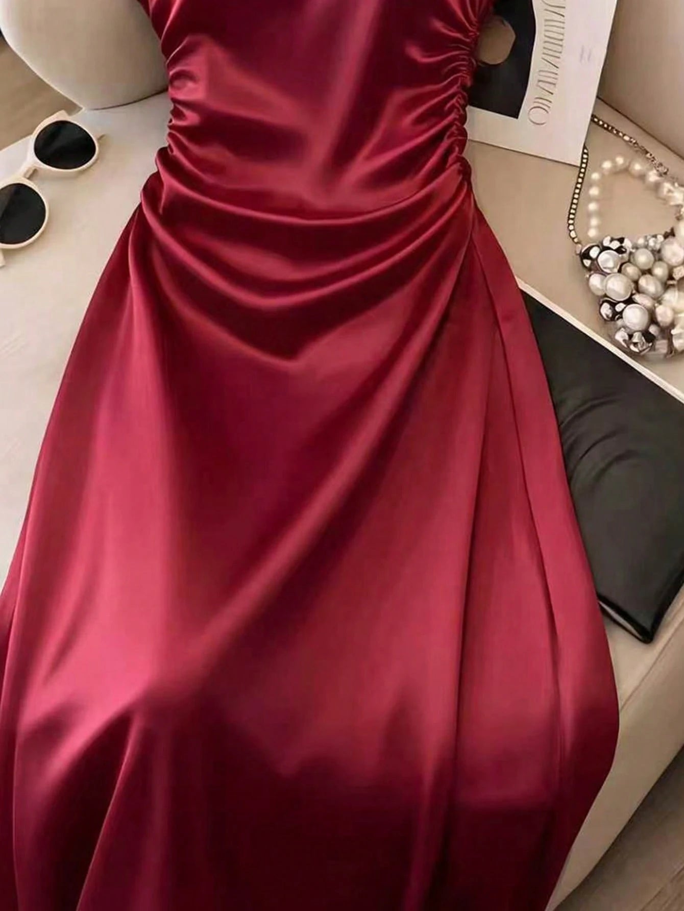 Franclia Elegant Vacation Dress, Suitable For Spring And Summer, Tie-Waist Design, White Color, Slim Fit