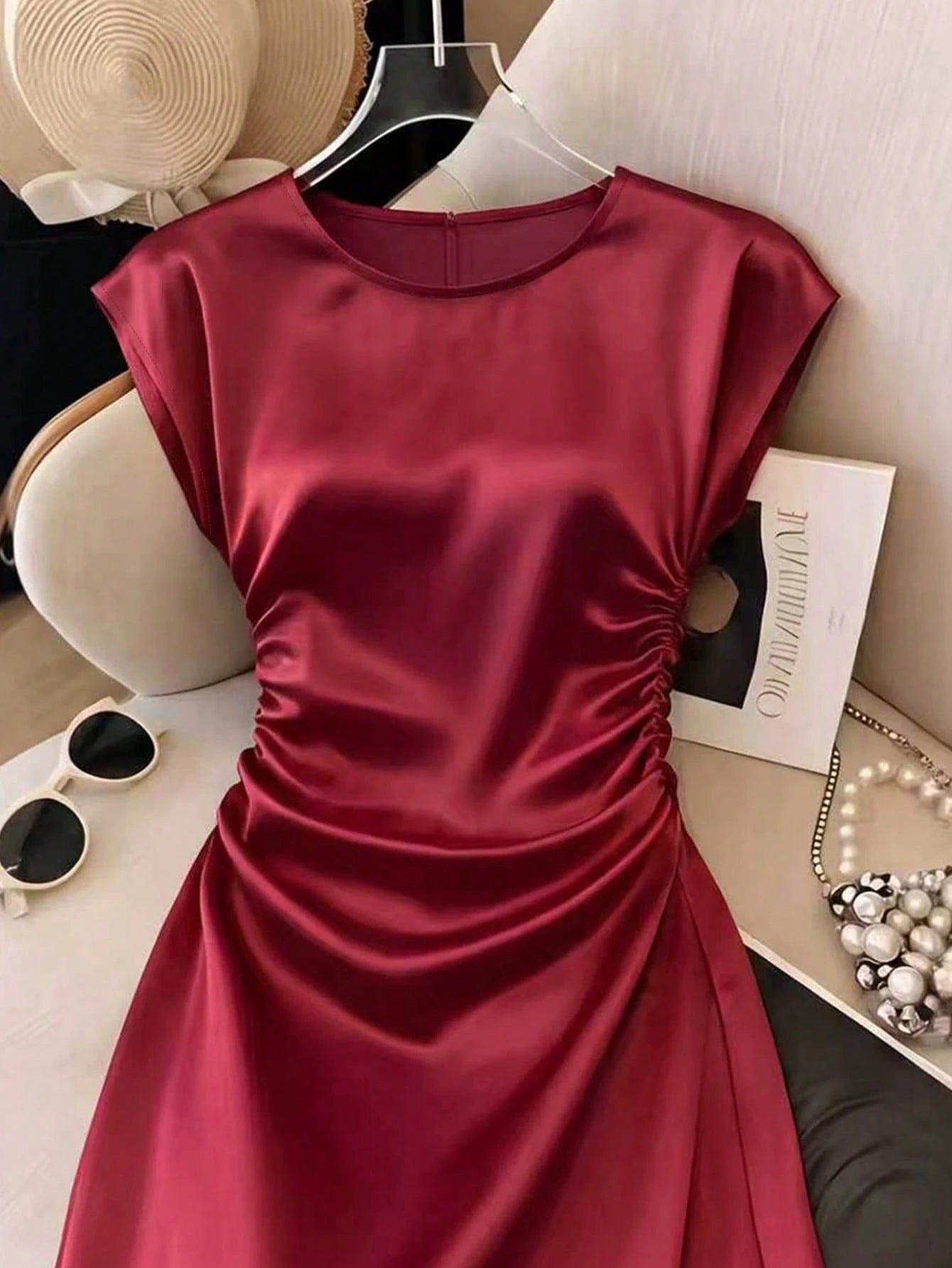 Franclia Elegant Vacation Dress, Suitable For Spring And Summer, Tie-Waist Design, White Color, Slim Fit