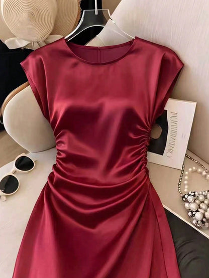 Franclia Elegant Vacation Dress, Suitable For Spring And Summer, Tie-Waist Design, White Color, Slim Fit