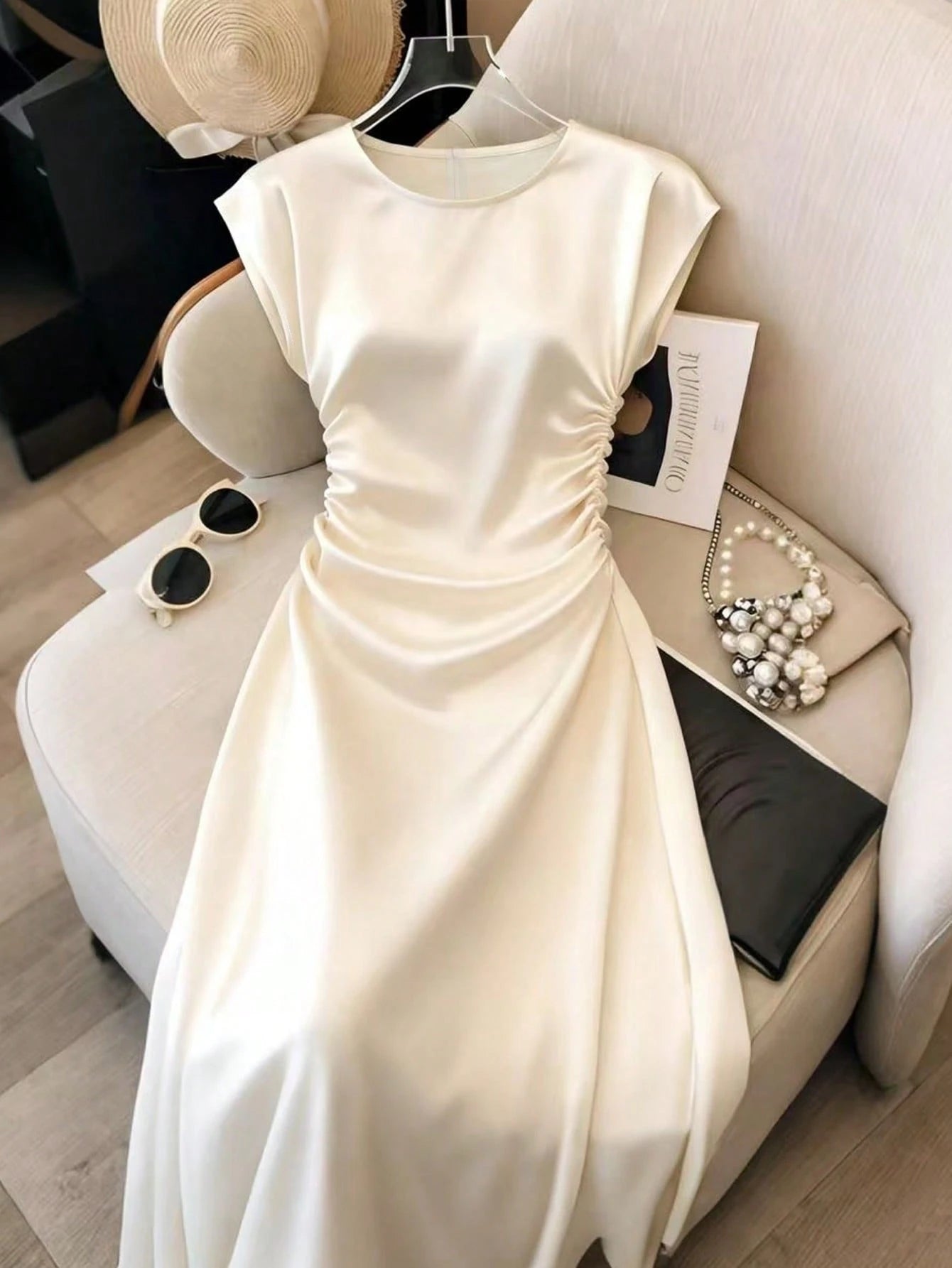Franclia Elegant Vacation Dress, Suitable For Spring And Summer, Tie-Waist Design, White Color, Slim Fit