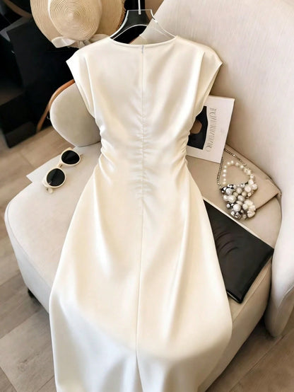 Franclia Elegant Vacation Dress, Suitable For Spring And Summer, Tie-Waist Design, White Color, Slim Fit