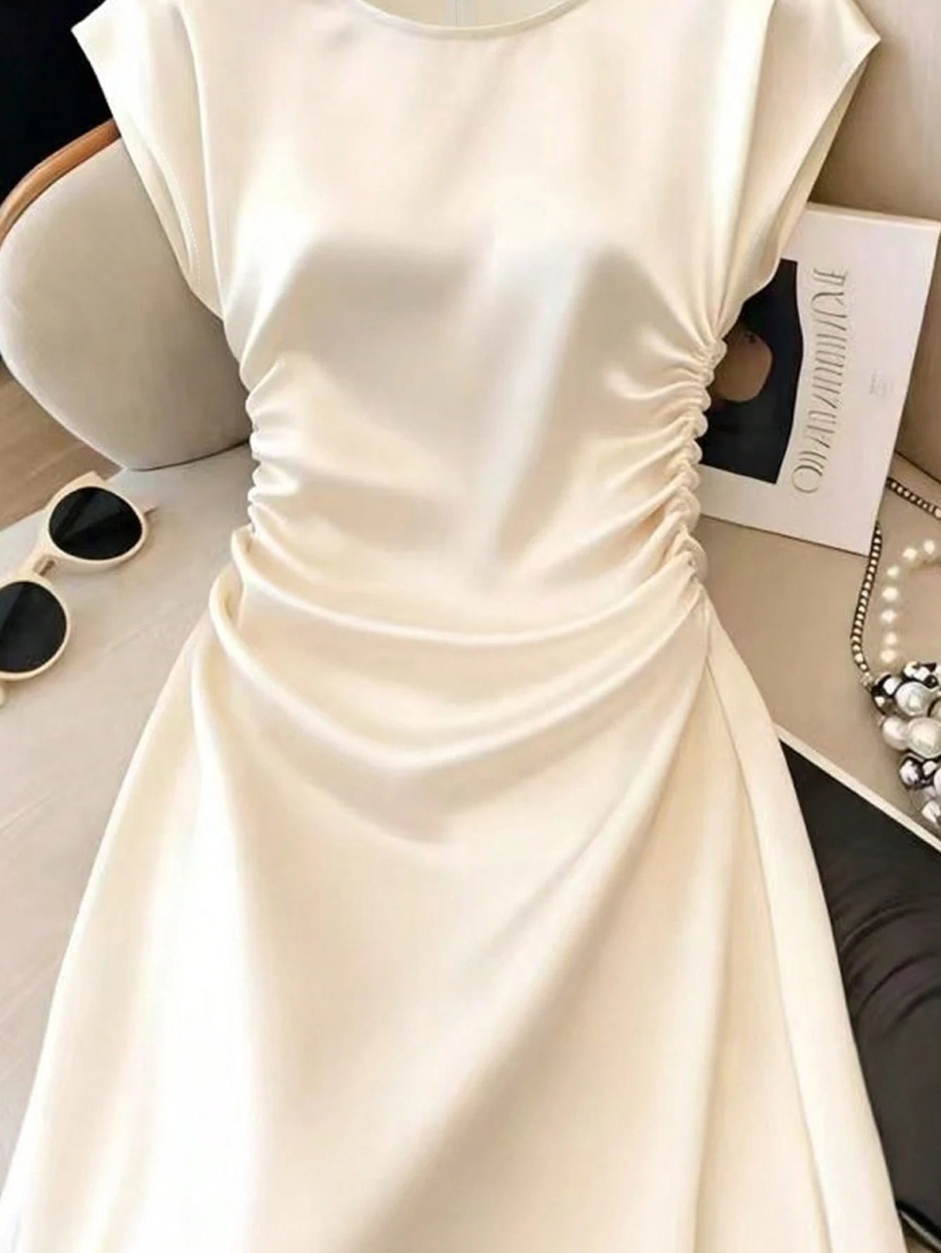 Franclia Elegant Vacation Dress, Suitable For Spring And Summer, Tie-Waist Design, White Color, Slim Fit