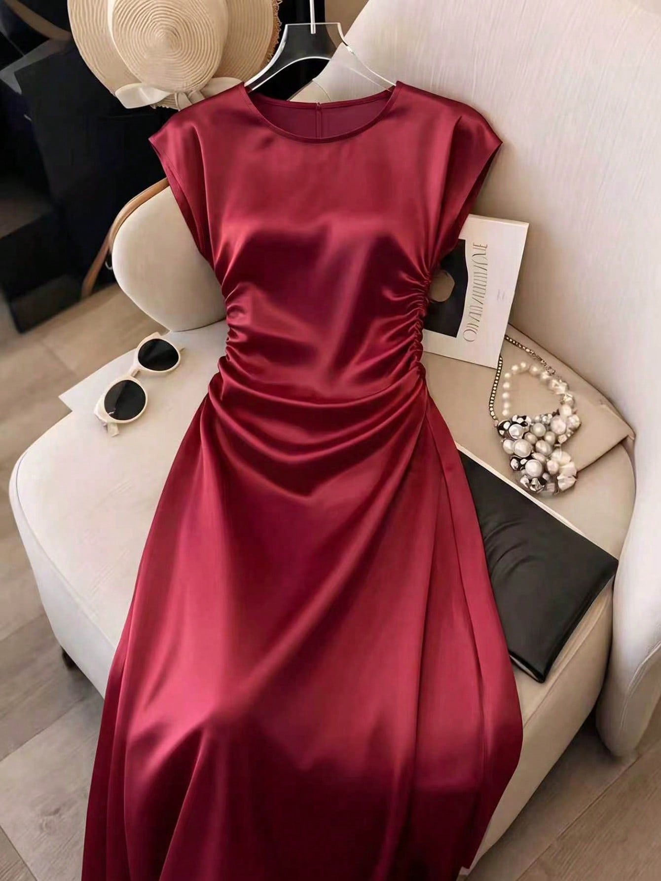 Franclia Elegant Vacation Dress, Suitable For Spring And Summer, Tie-Waist Design, White Color, Slim Fit