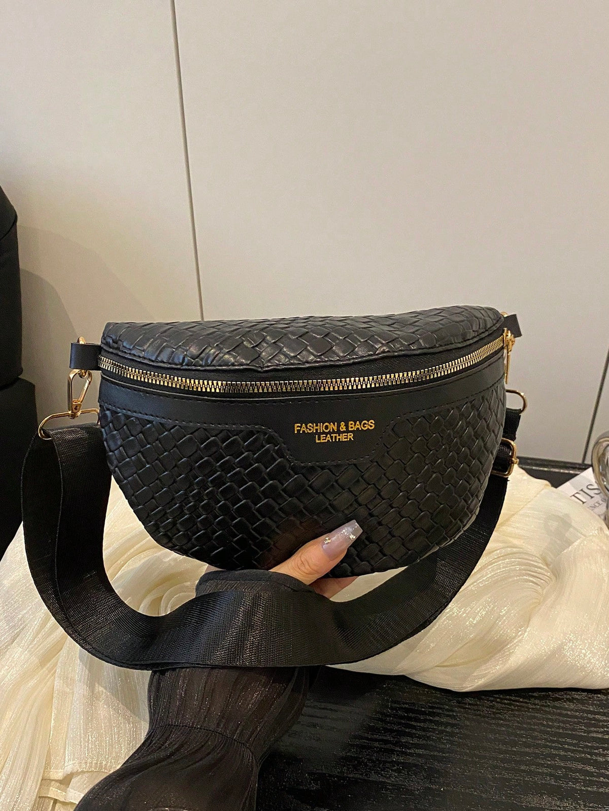 FRIFUL Women's Solid Color PU Leather Waist Bag, Retro Fashion Chest Bag, Underarm Bag, Spring/Summer New Casual One Shoulder Crossbody Small Bag, Versatile Minimalist Chest Bag