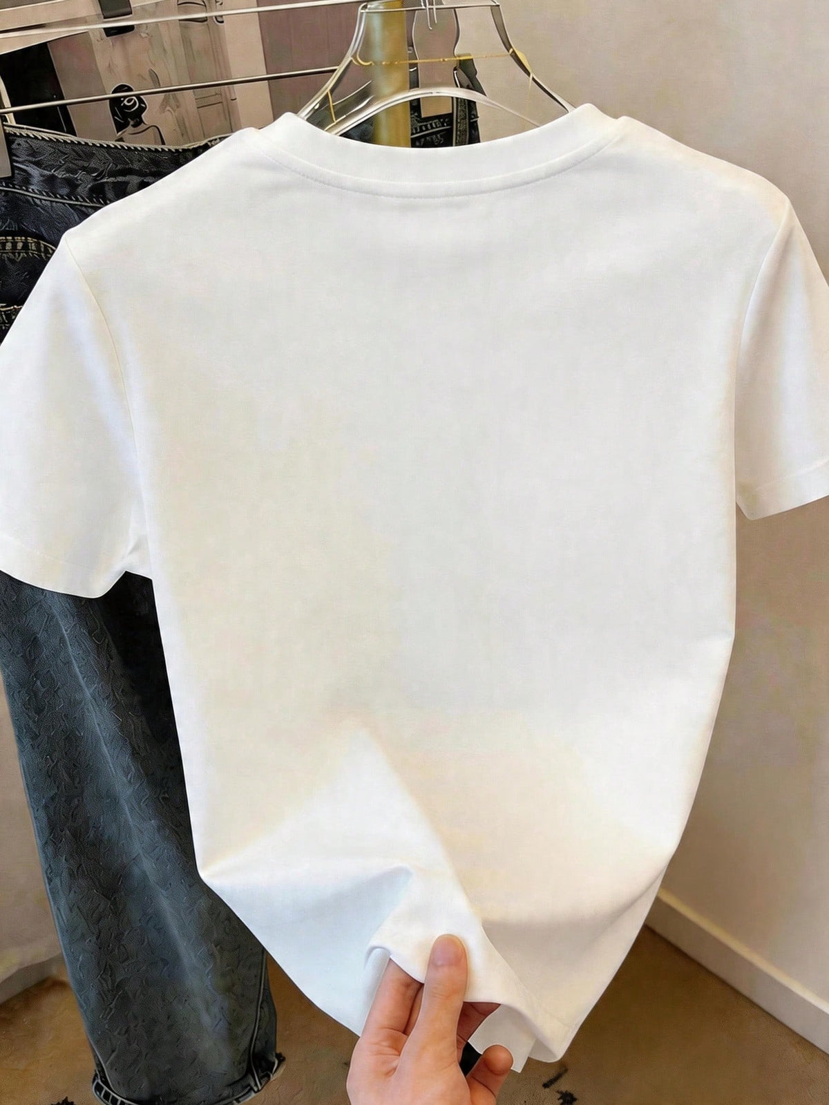 GlowEve Women's New Butterfly Floral Faux Embroidery Print Round Neck Short Sleeve T-Shirt, Summer Loose T-Shirt, Casual Elegant Style, Everyday White Flower