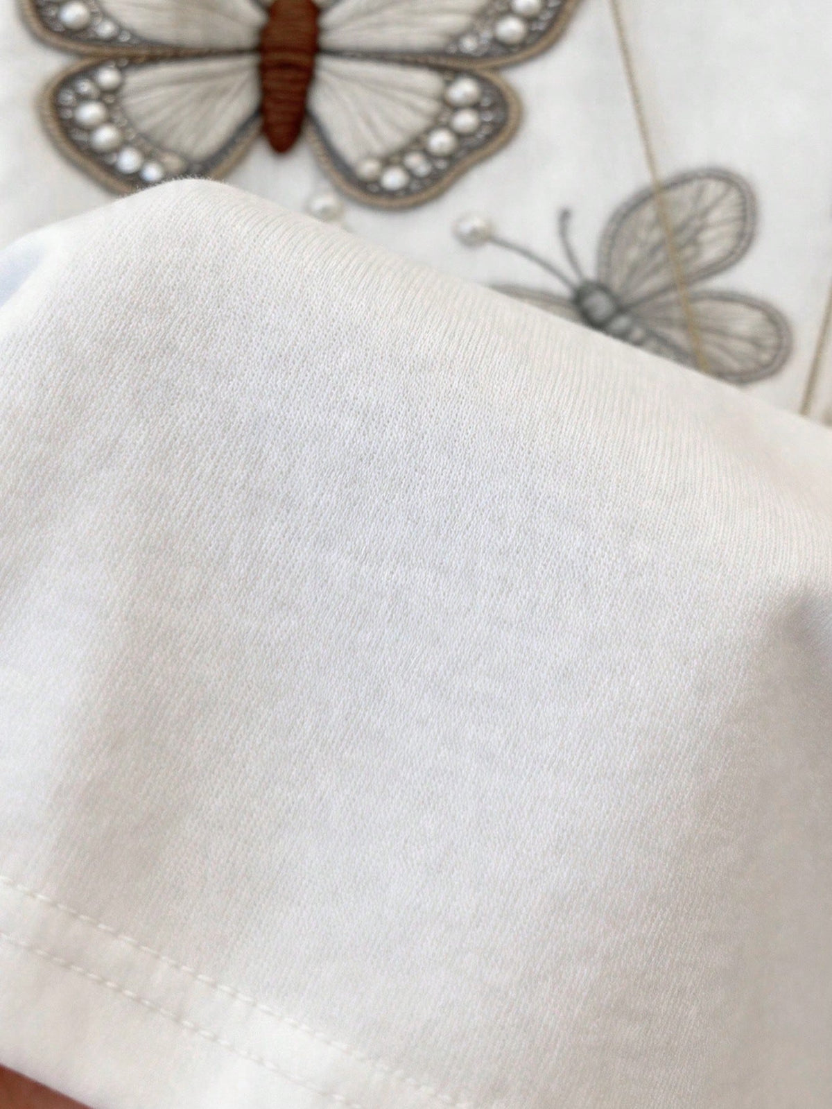 GlowEve Women's New Butterfly Floral Faux Embroidery Print Round Neck Short Sleeve T-Shirt, Summer Loose T-Shirt, Casual Elegant Style, Everyday White Flower