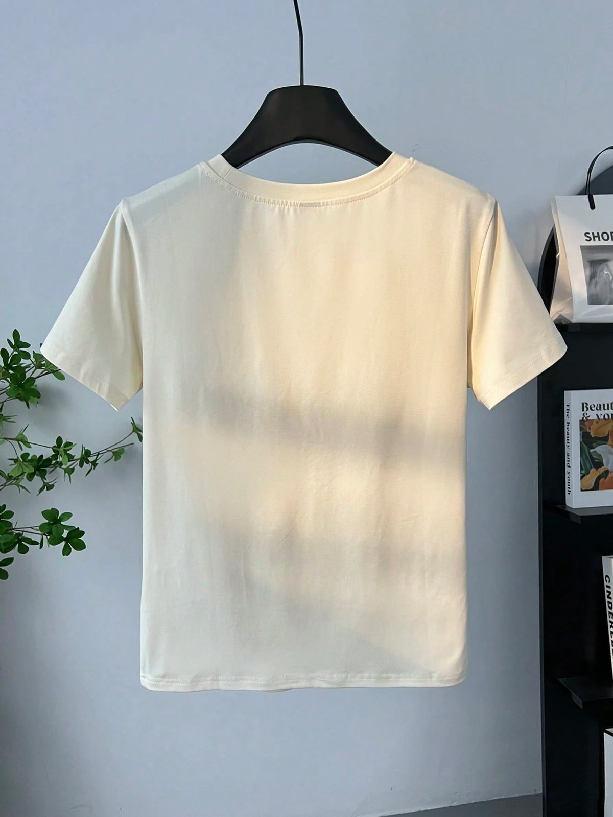 GlowEve Women's New Butterfly Floral Faux Embroidery Print Round Neck Short Sleeve T-Shirt, Summer Loose T-Shirt, Casual Elegant Style, Everyday White Flower