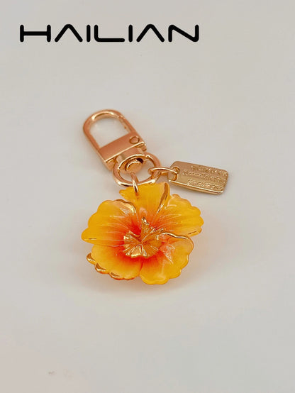 HAILIAN Gradient Floral Resin Pendant, Gold-Edged Alloy Keychain, Ins-Style Aesthetic Charm, Minimalist Fashion Handbag Accessory