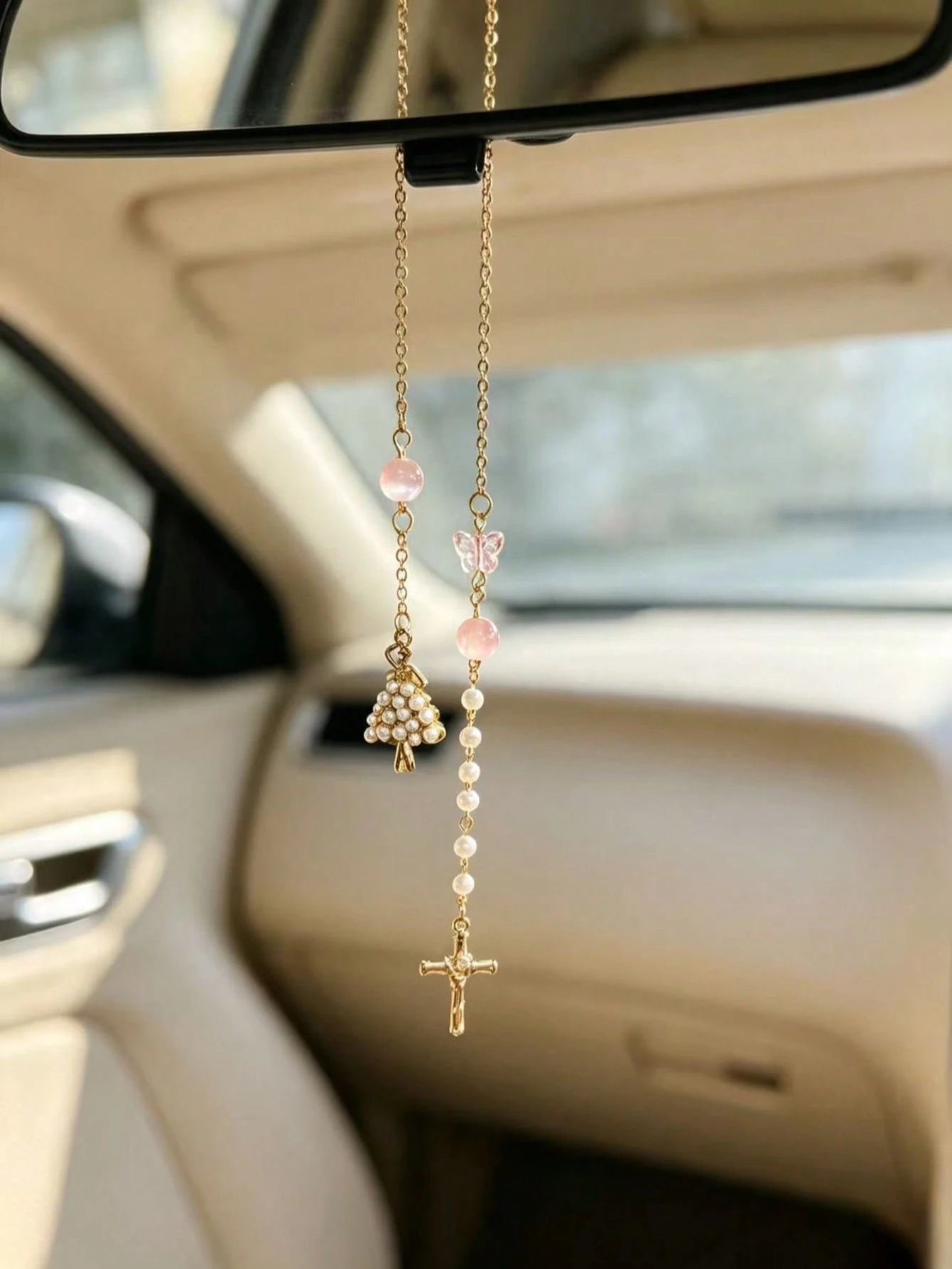 Handmade Gold Chain Car Rearview Mirror Hanging Ornament, Pink Cross Butterfly Faux Pearl Beaded Design, Lightweight Non-Obstructive Interior Car Decor Pendant, Fashionable Car Accessory