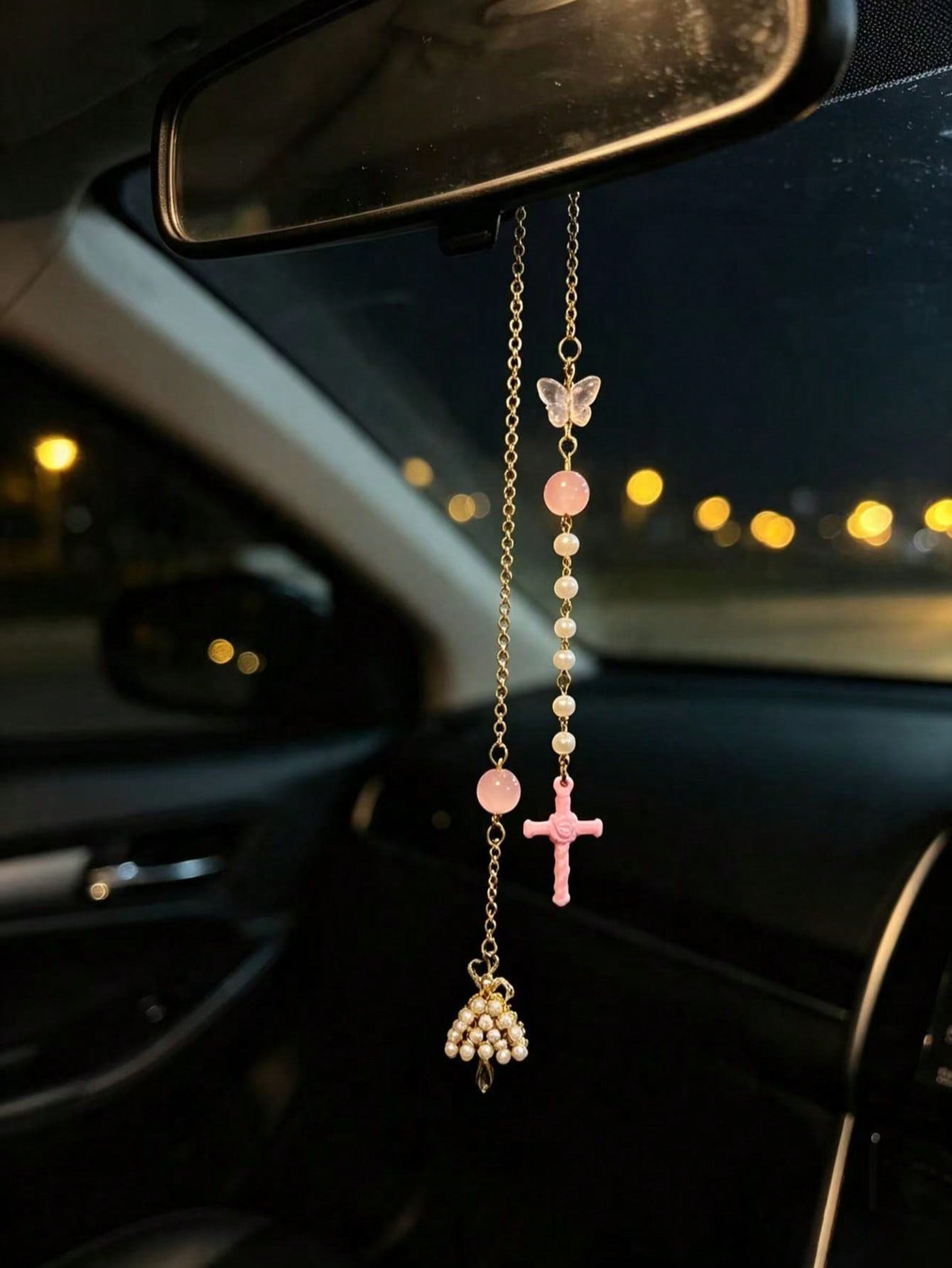 Handmade Gold Chain Car Rearview Mirror Hanging Ornament, Pink Cross Butterfly Faux Pearl Beaded Design, Lightweight Non-Obstructive Interior Car Decor Pendant, Fashionable Car Accessory