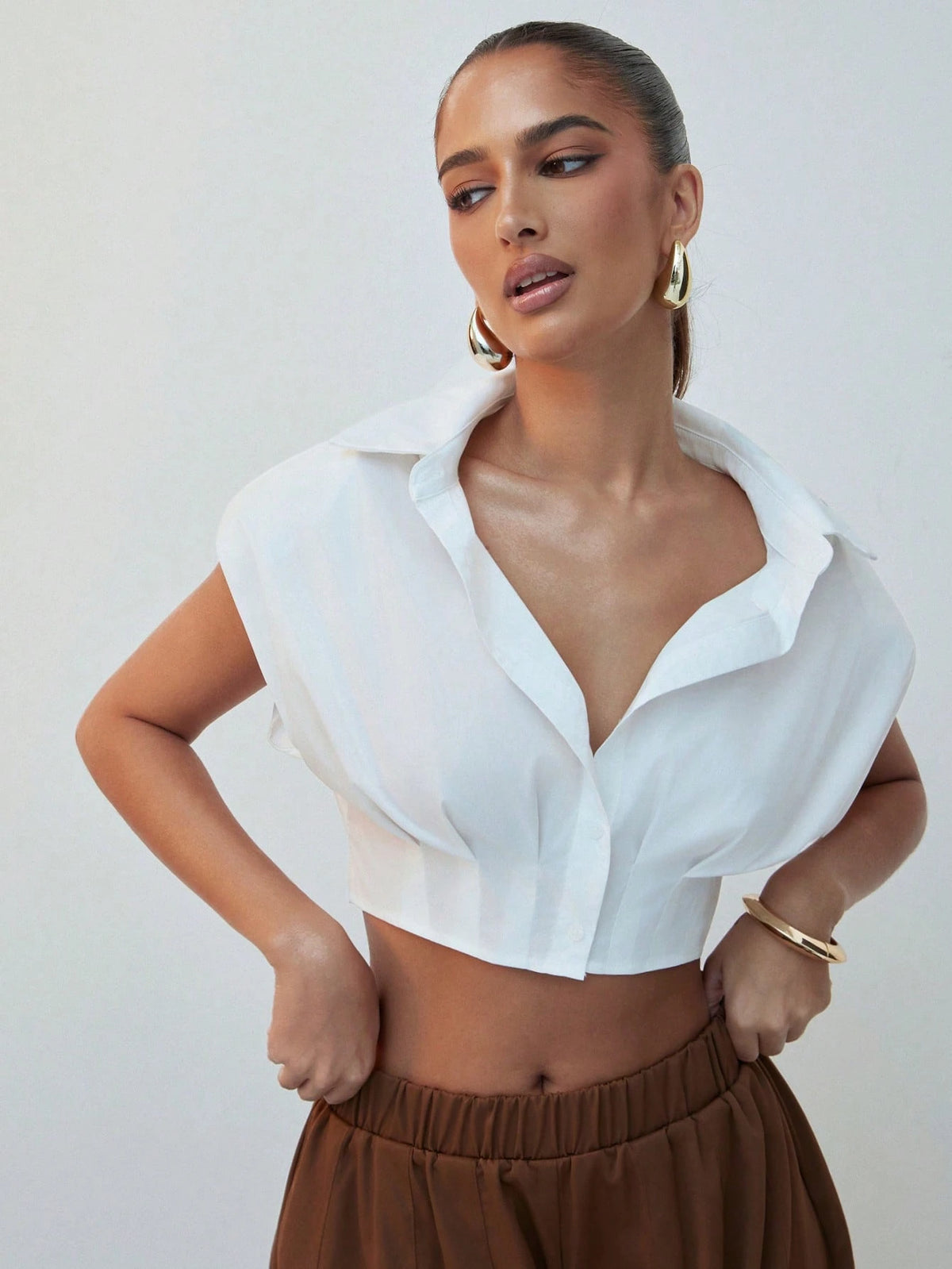 Hauture Women's White Summer Elegant Brunch Sleeveless Blouse,Cropped Shoulder Pad Detail Pleat Shirt,Old Money Style,Cocktail Party Going Out,Minimalist Chic
