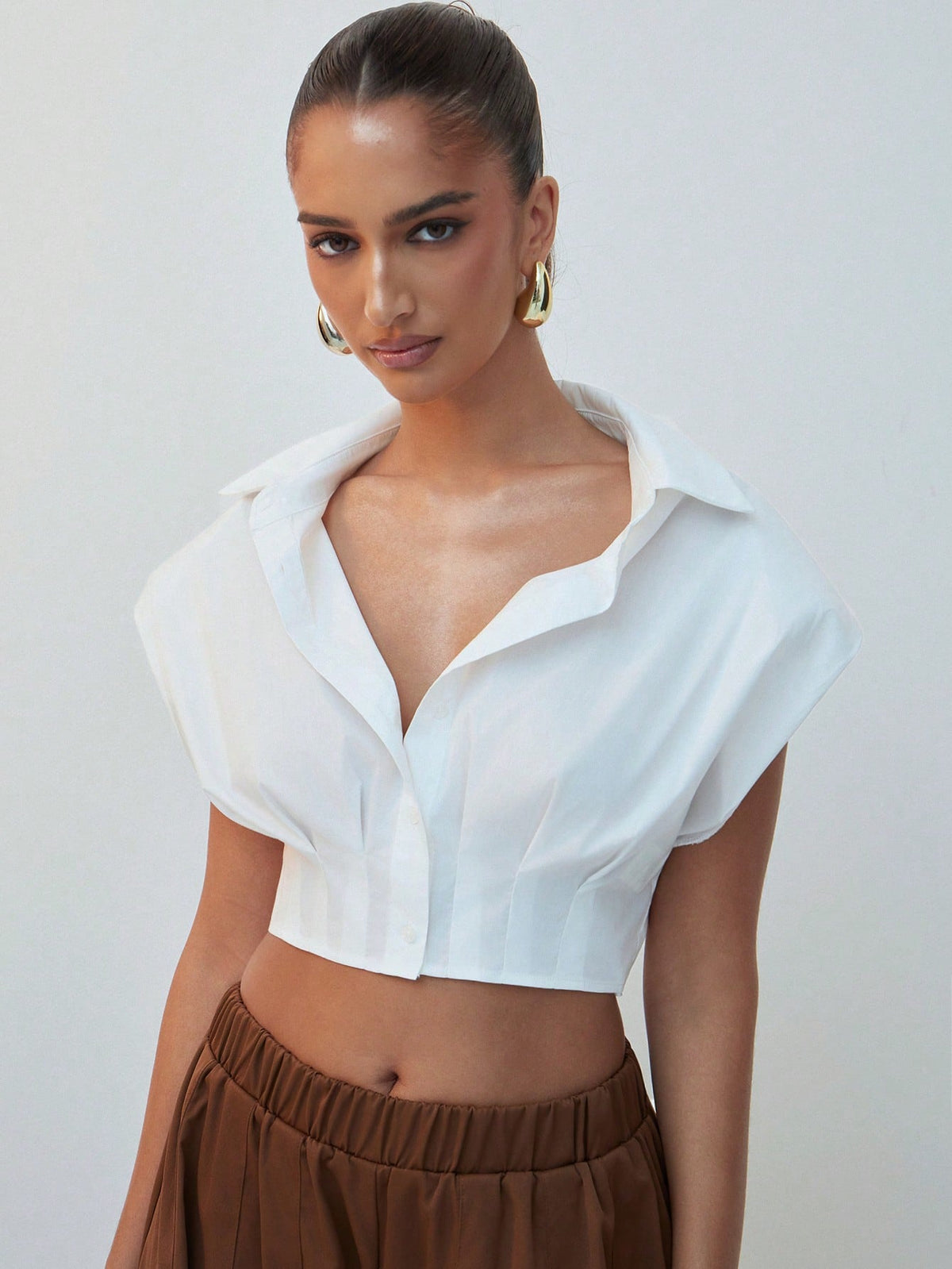 Hauture Women's White Summer Elegant Brunch Sleeveless Blouse,Cropped Shoulder Pad Detail Pleat Shirt,Old Money Style,Cocktail Party Going Out,Minimalist Chic