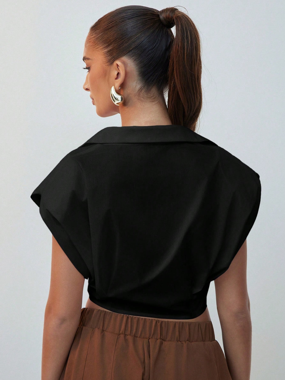 Hauture Women's White Summer Elegant Brunch Sleeveless Blouse,Cropped Shoulder Pad Detail Pleat Shirt,Old Money Style,Cocktail Party Going Out,Minimalist Chic