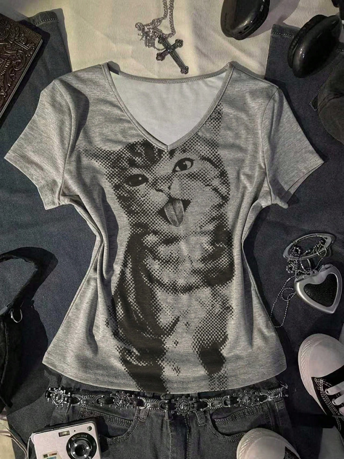 IslaSuriya Women's Cat Print V-Neck Short Sleeve Casual Versatile T-Shirt