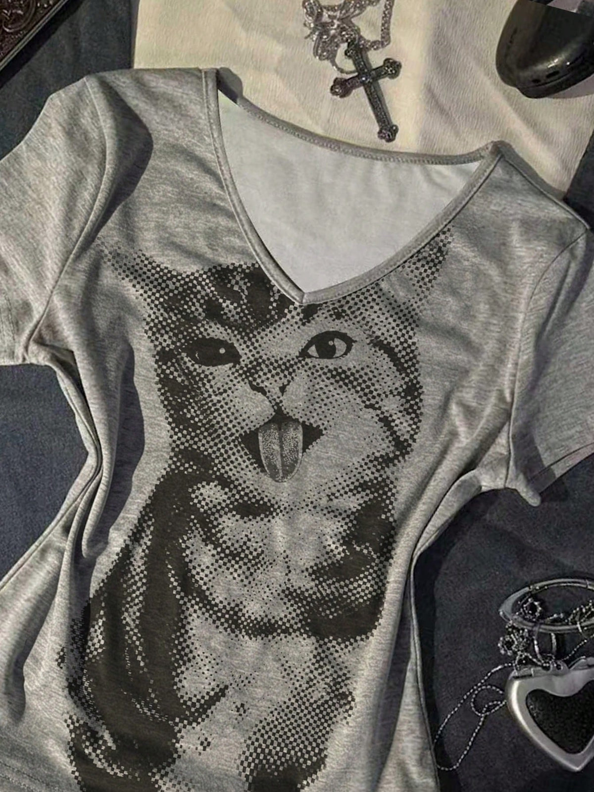 IslaSuriya Women's Cat Print V-Neck Short Sleeve Casual Versatile T-Shirt
