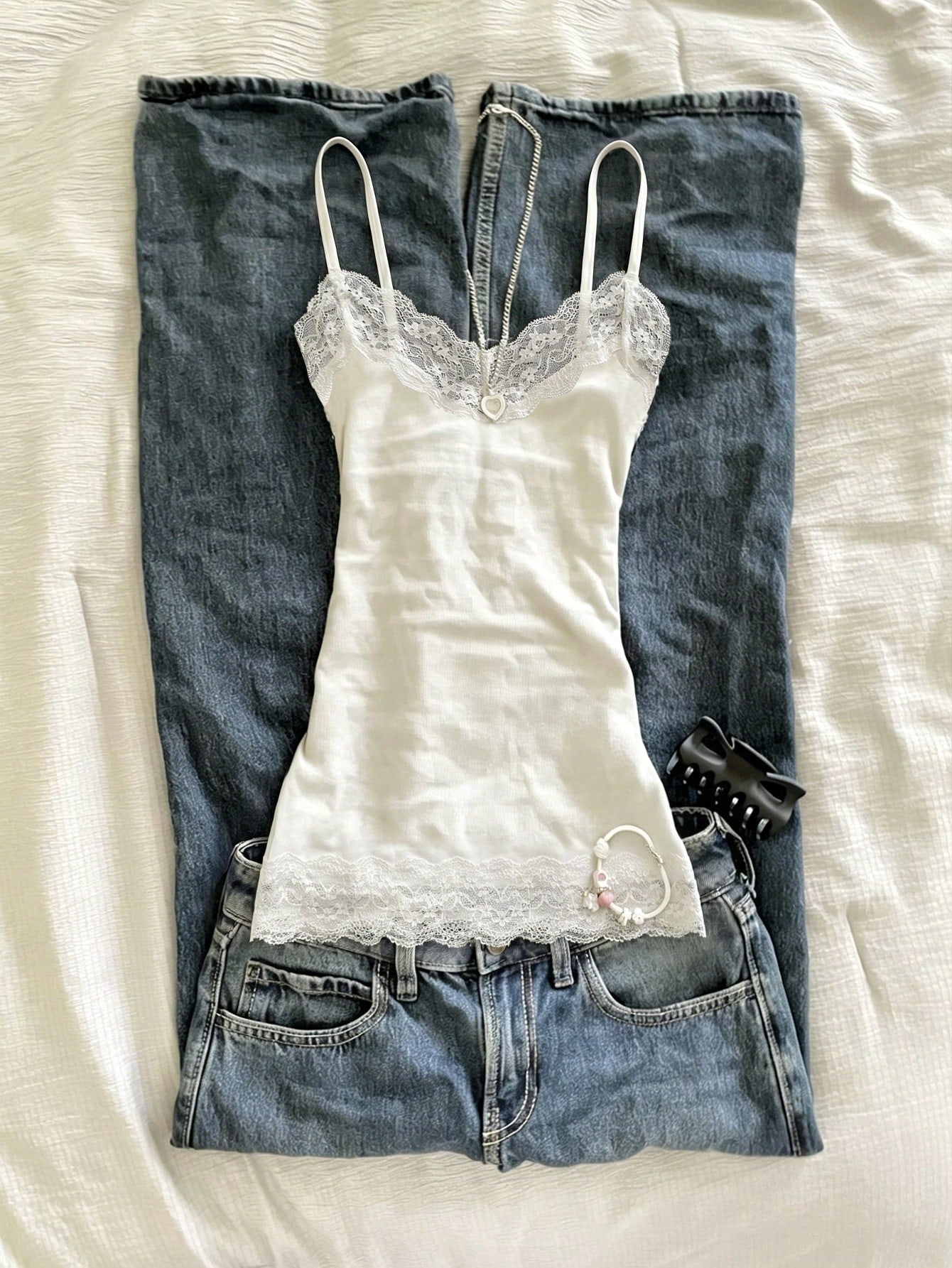 IslaSuriya Women's Summer Casual Vacation Style Contrast Lace Slim Fit Camisole