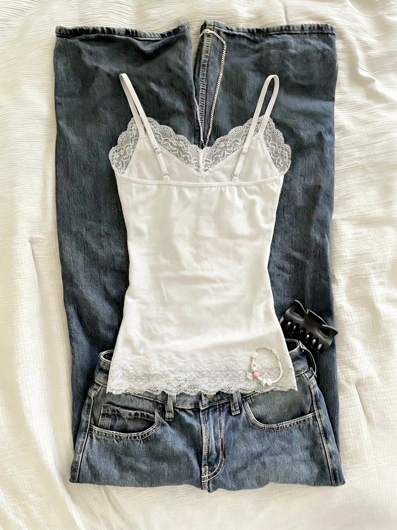 IslaSuriya Women's Summer Casual Vacation Style Contrast Lace Slim Fit Camisole