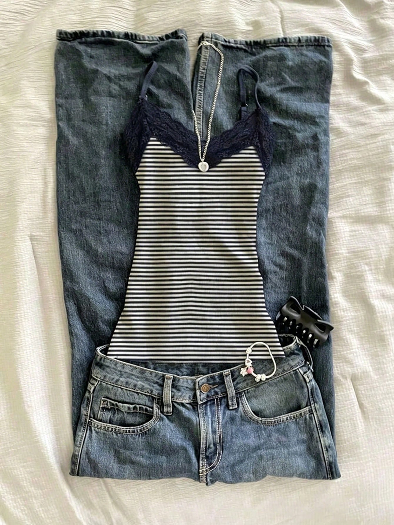 IslaSuriya Women's Summer Casual Vacation Style Contrast Lace Slim Fit Camisole