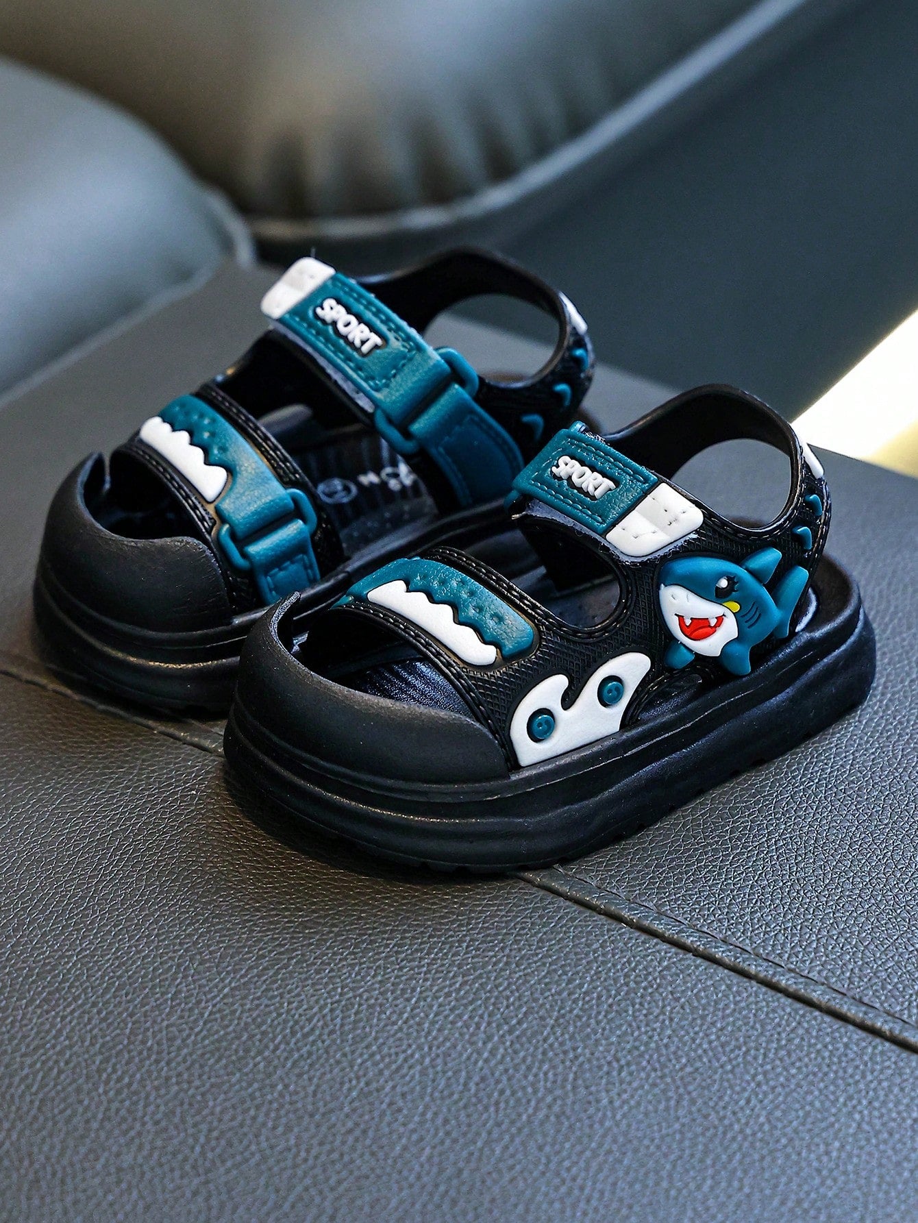 Kids Cartoon Cute Shark Design Hook And Loop Soft Bottom Comfortable Versatile Beach Sandals, Summer