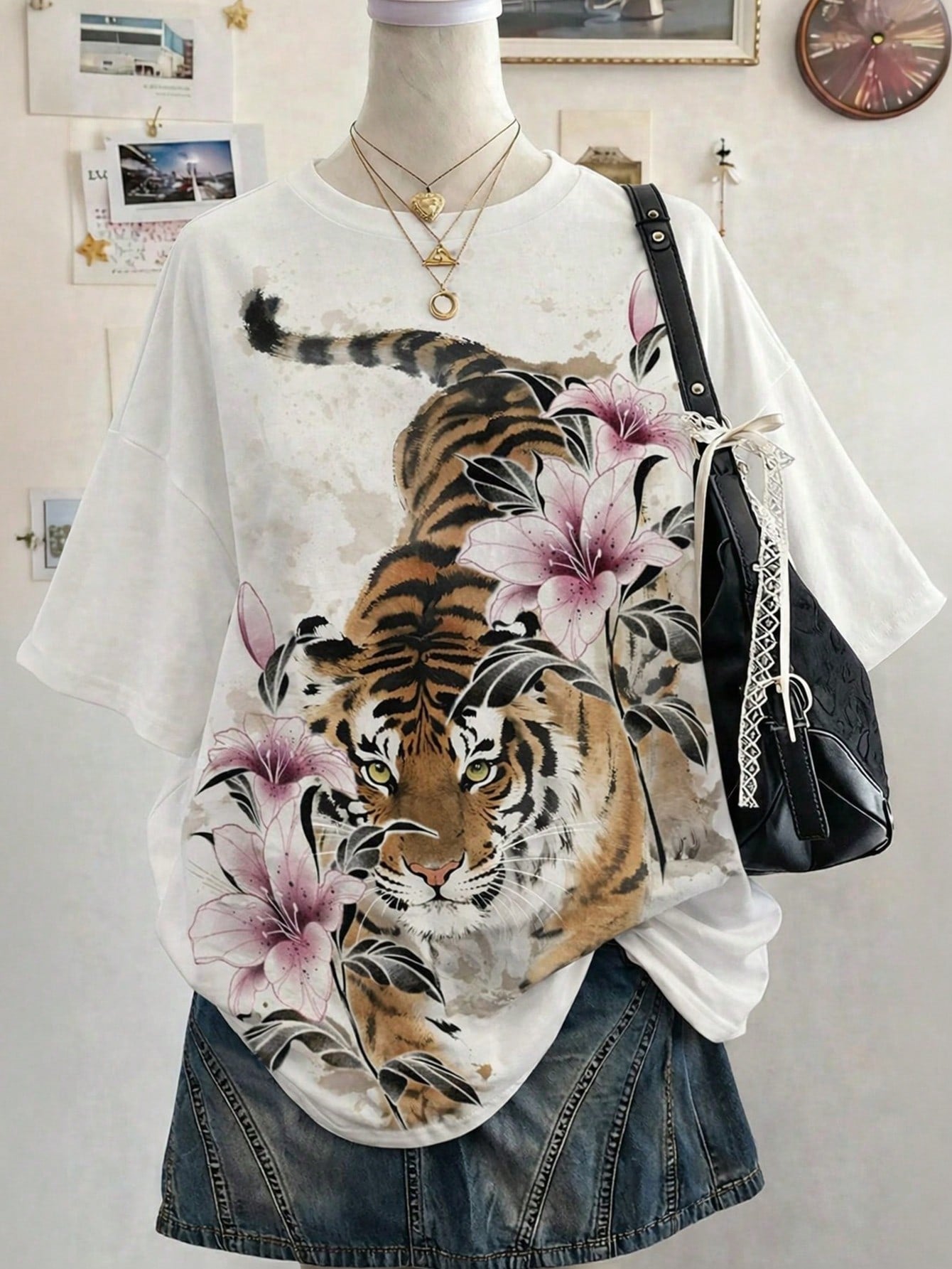 Lalippa Tiger Digital Print Oversized Loose Fit Mid-Length Round Neck Drop Shoulder Women T-Shirt, Gift For Friends