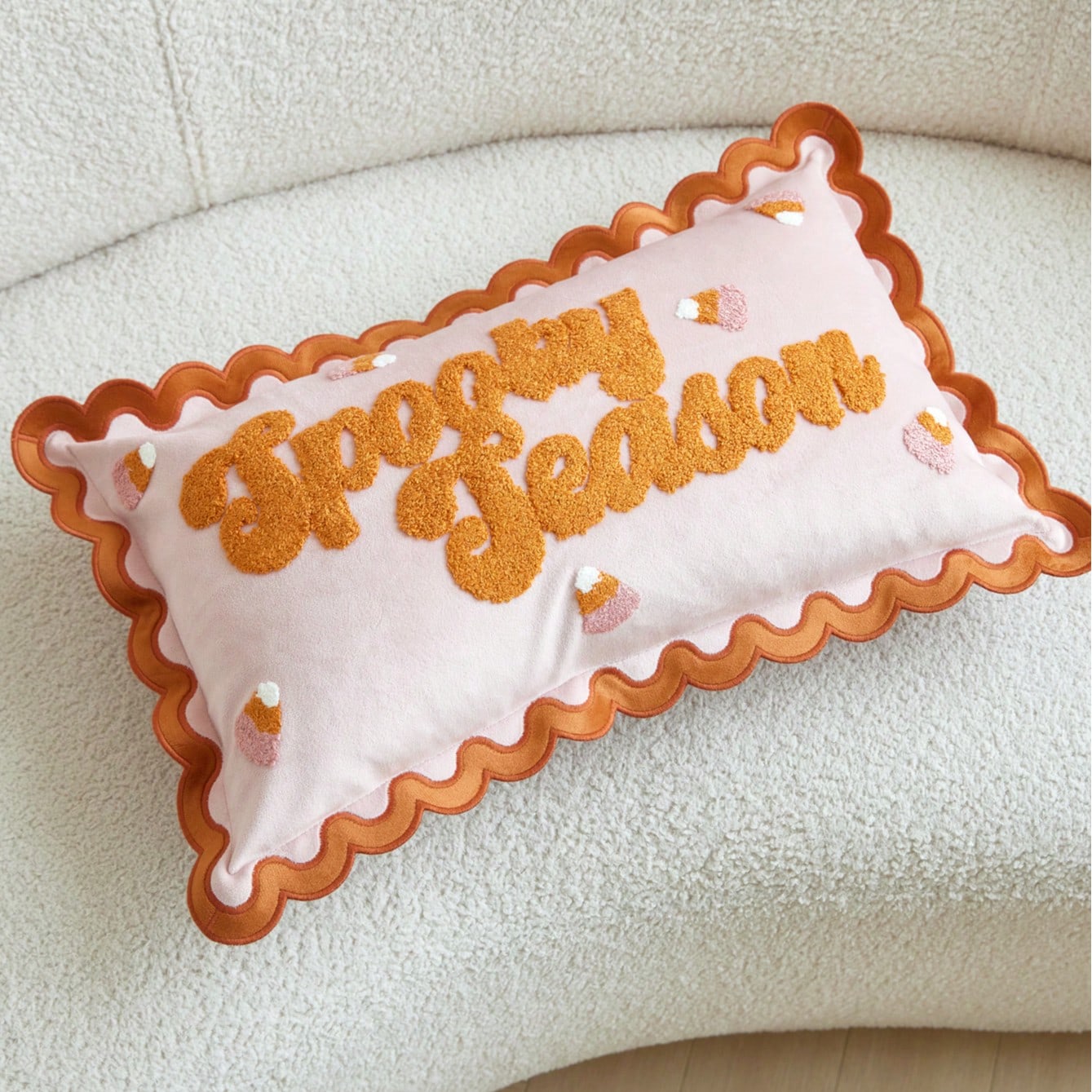 LCUHPCL 1pc Halloween Ruffle Candy Letter 3D Towel Embroidery Spooky Season Pillow Case, Suitable For Bedroom, Living Room, Sofa, Daily Party And Other Environments