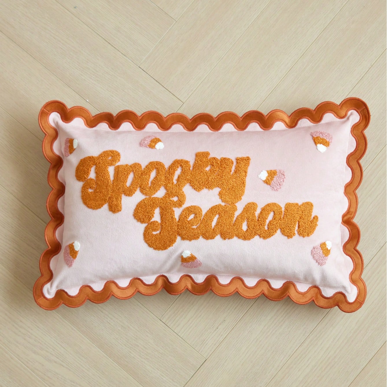 LCUHPCL 1pc Halloween Ruffle Candy Letter 3D Towel Embroidery Spooky Season Pillow Case, Suitable For Bedroom, Living Room, Sofa, Daily Party And Other Environments