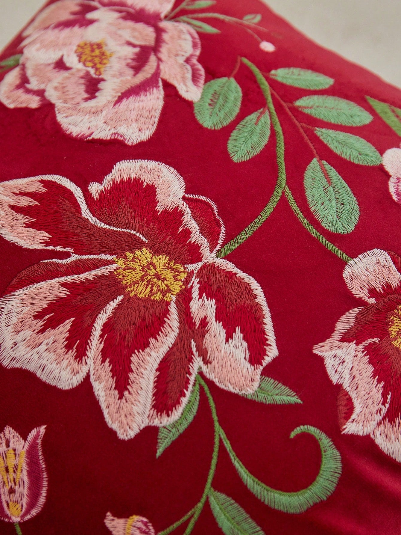 LCUHPCL 1pc Red Floral Embroidered Velvet Throw Pillow Cover, Home Decor Suitable For Living Room, Bedroom, Party, Car, Sofa And Various Environments, All Season