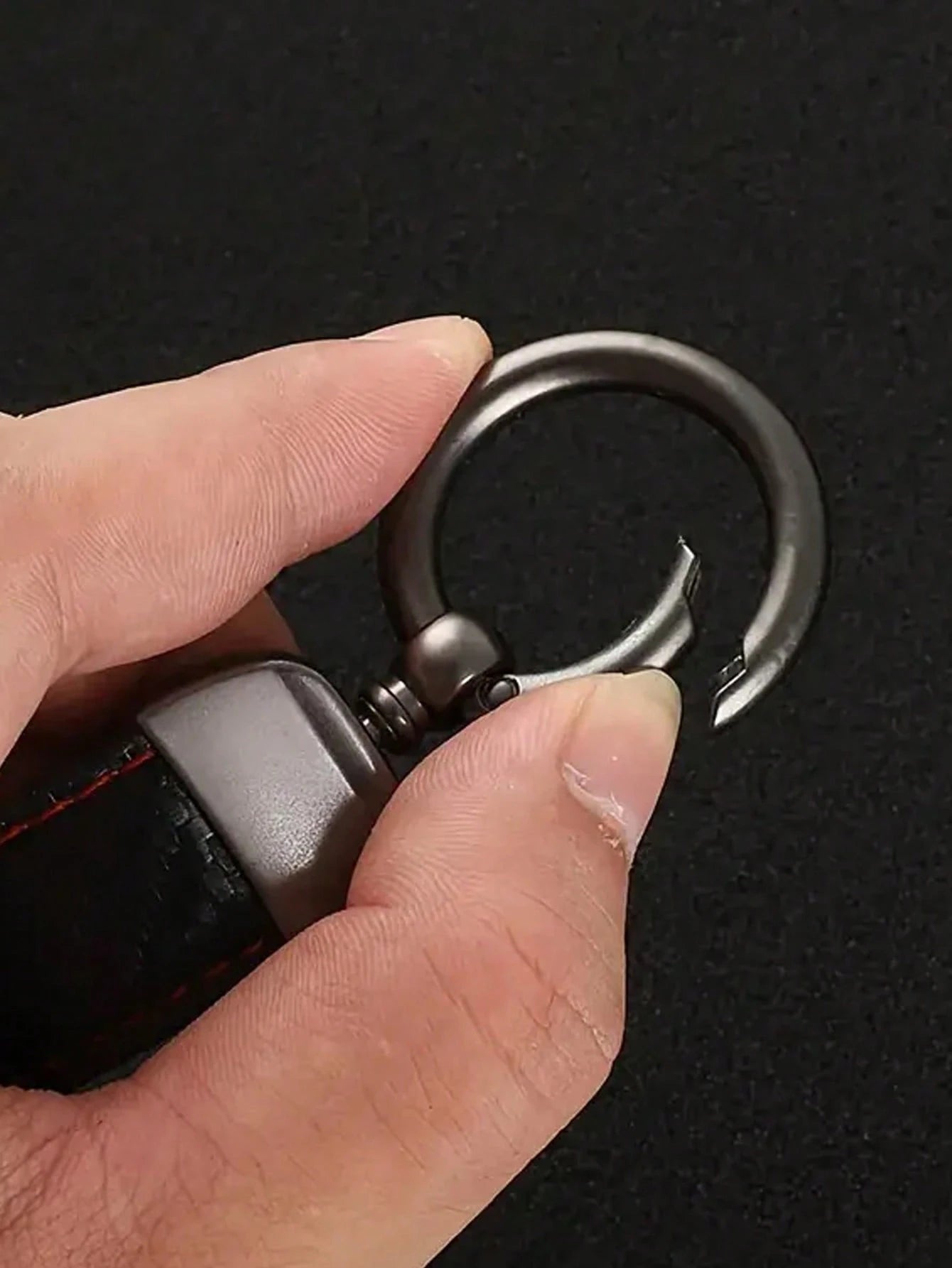 Leather Carbon Fiber Car Ring Keychain Accessory Zinc Alloy Key Ring 360° Rotating