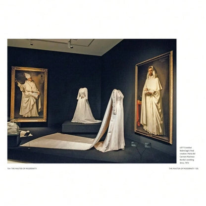 Little Book Of Balenciaga: The Story Of The Iconic Fashion House (Little Books Of Fashion)
