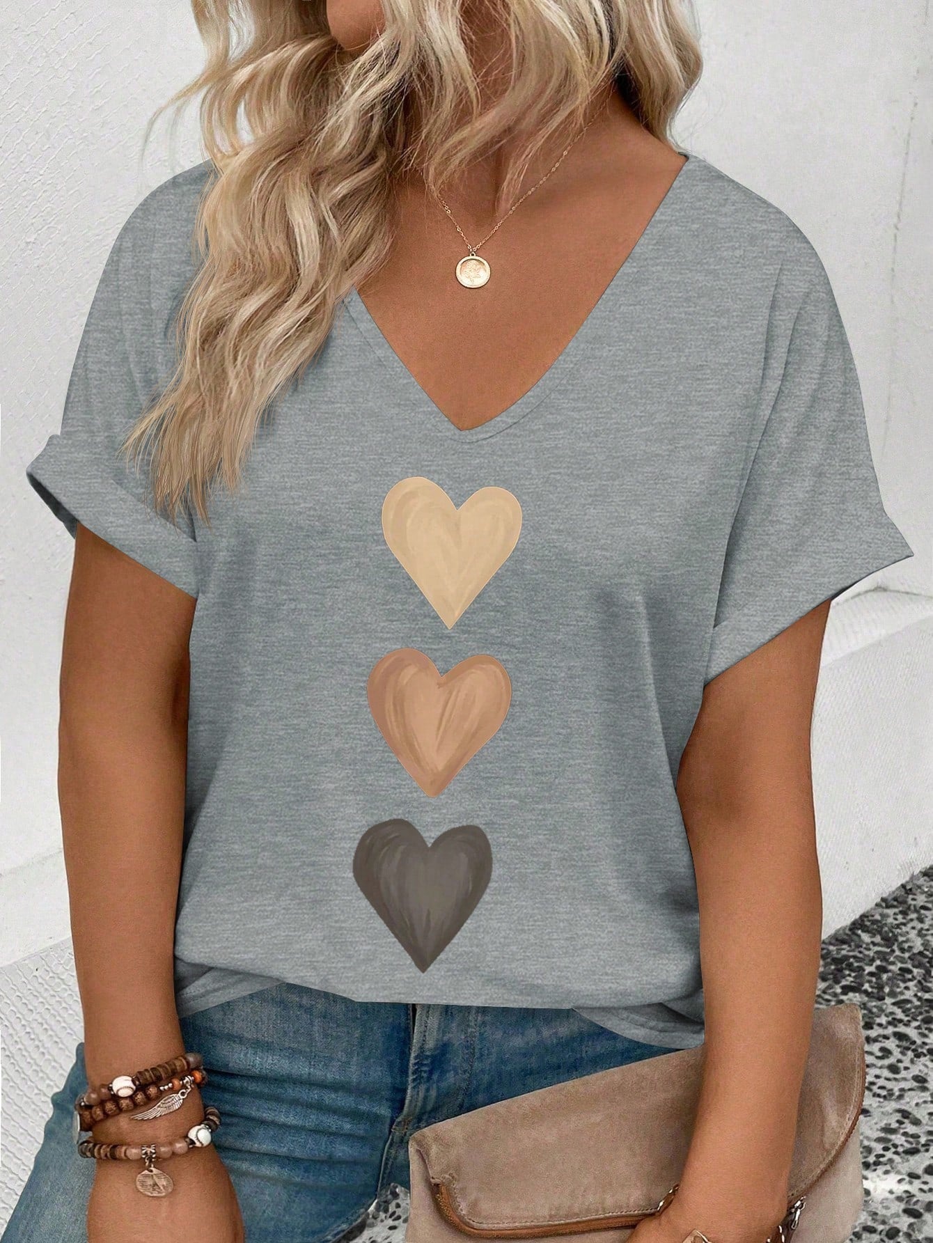 LUNE Women's Spring/Summer V-Neck Cuffed Sleeve, Gradient Heart Print Pattern Casual Versatile T-Shirt