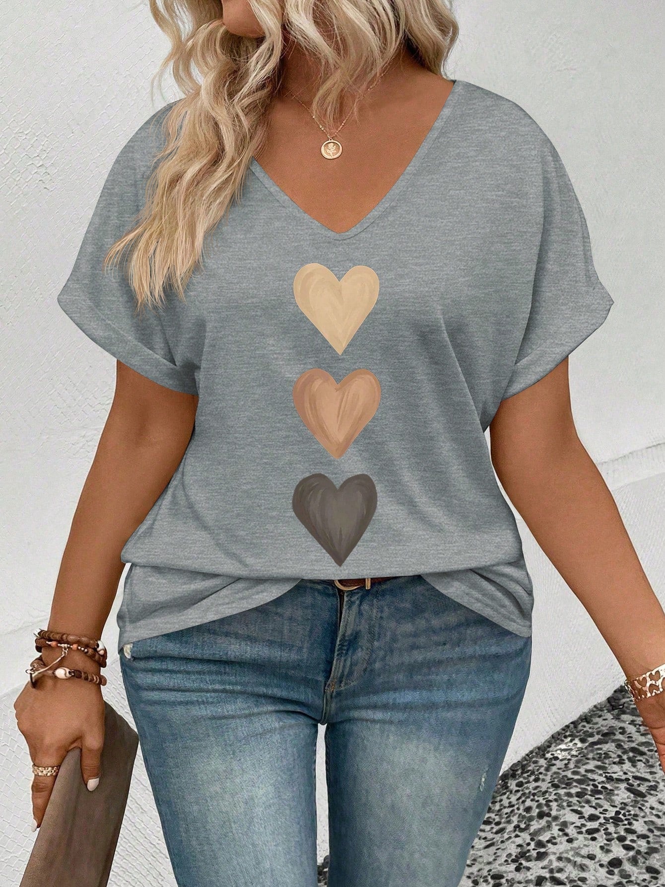 LUNE Women's Spring/Summer V-Neck Cuffed Sleeve, Gradient Heart Print Pattern Casual Versatile T-Shirt