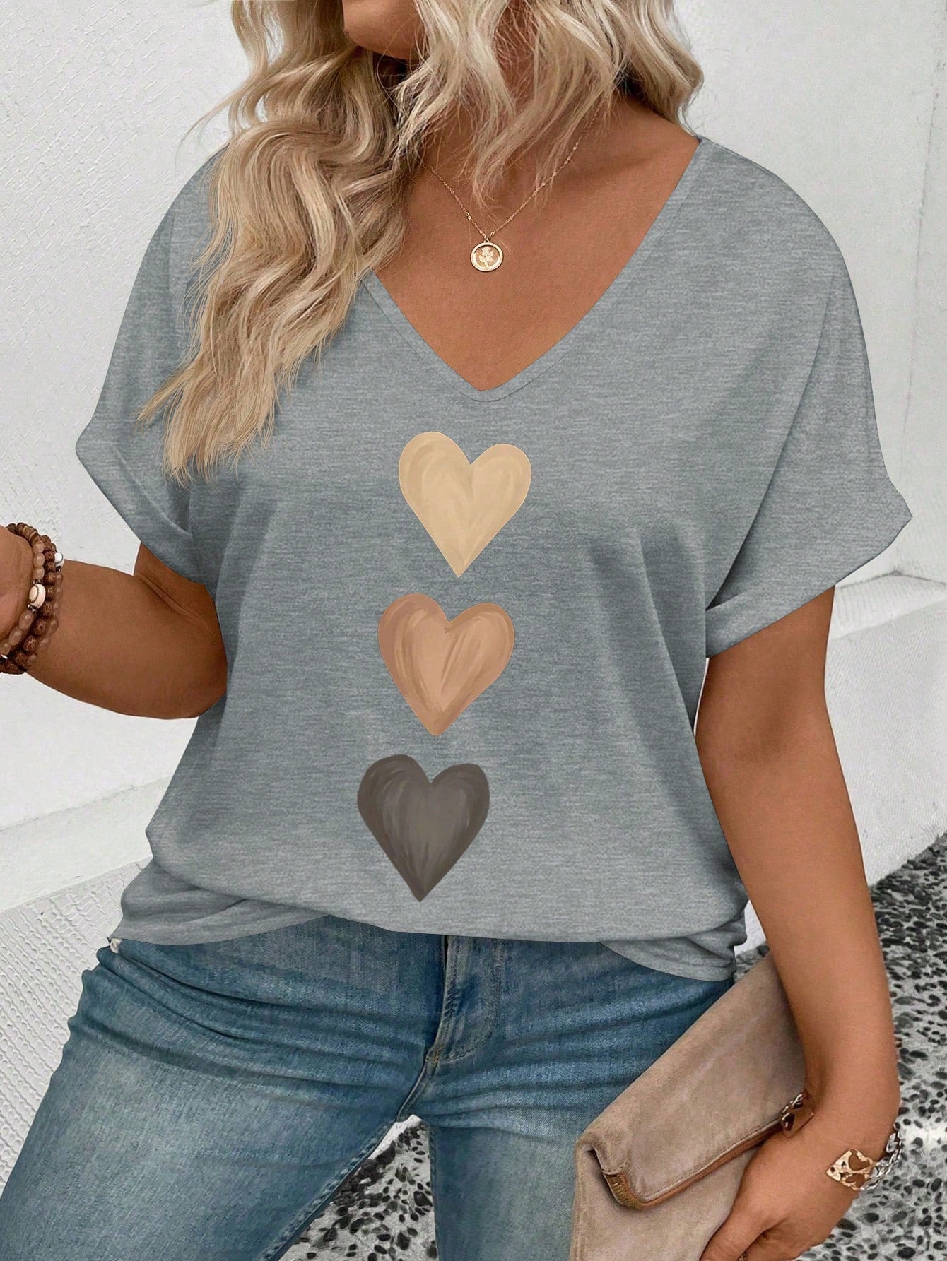 LUNE Women's Spring/Summer V-Neck Cuffed Sleeve, Gradient Heart Print Pattern Casual Versatile T-Shirt