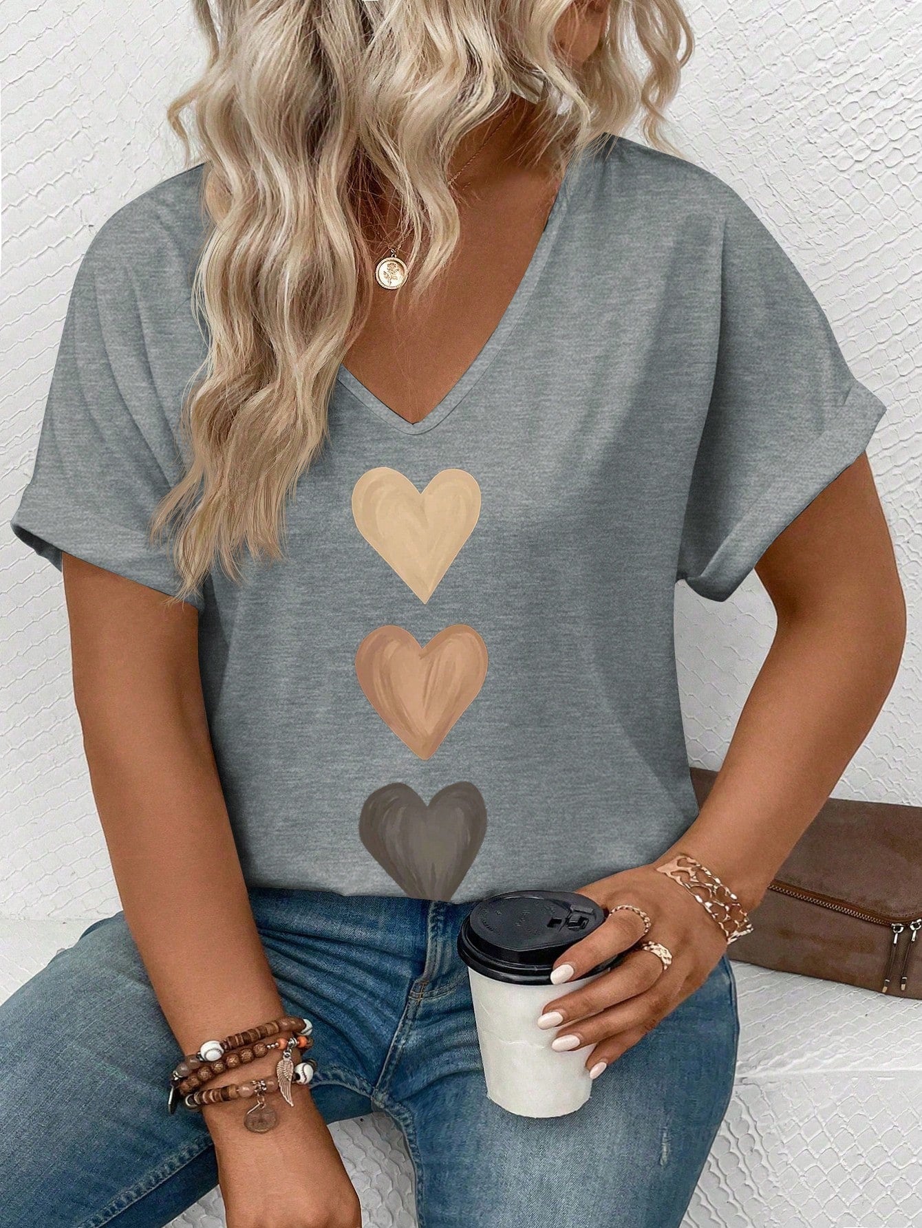 LUNE Women's Spring/Summer V-Neck Cuffed Sleeve, Gradient Heart Print Pattern Casual Versatile T-Shirt