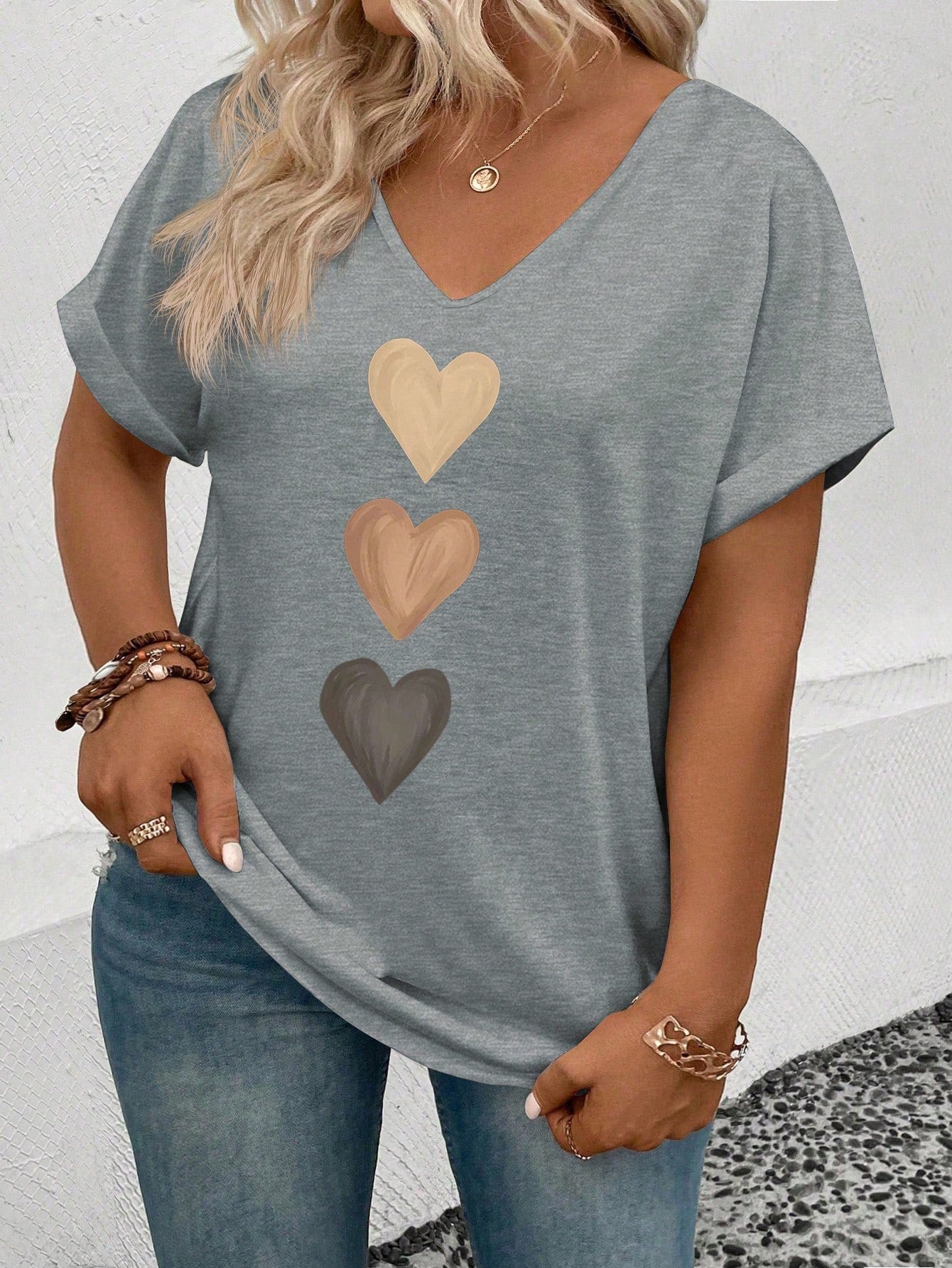 LUNE Women's Spring/Summer V-Neck Cuffed Sleeve, Gradient Heart Print Pattern Casual Versatile T-Shirt