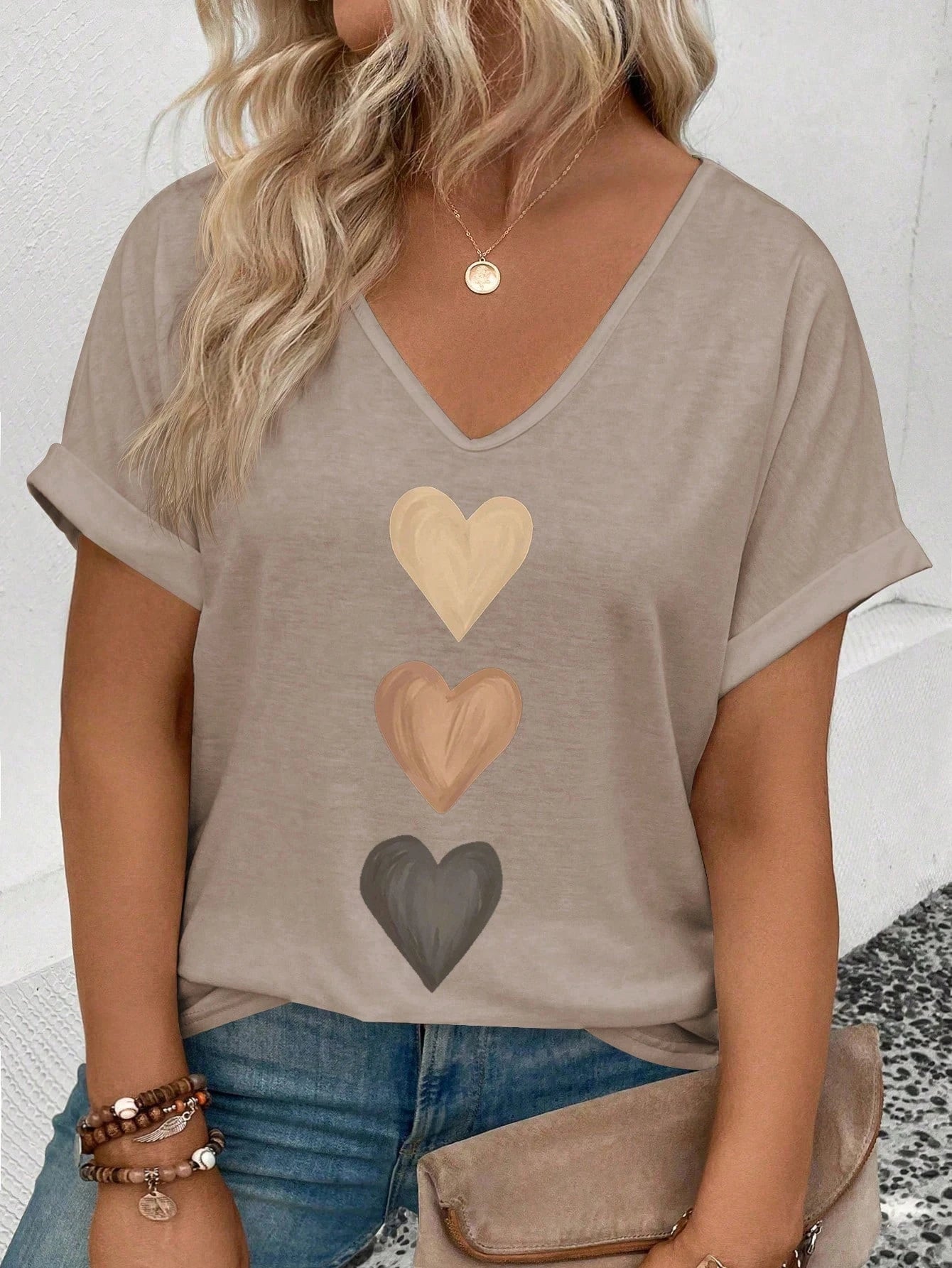 LUNE Women's Spring/Summer V-Neck Cuffed Sleeve, Gradient Heart Print Pattern Casual Versatile T-Shirt