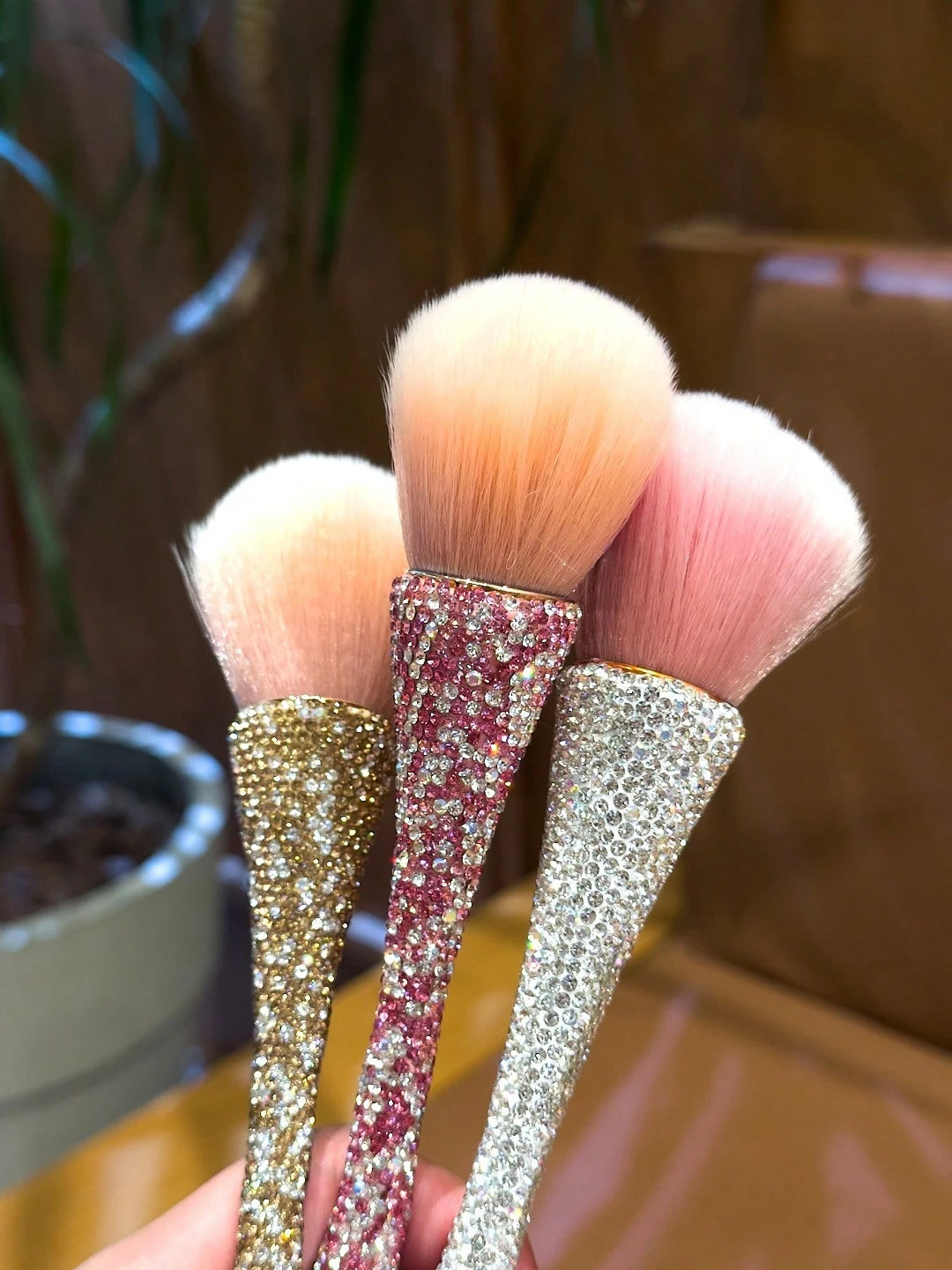 Luxury Crystal Diamond Waist Makeup Brush| Soft Synthetic Fiber Bristles Suitable For Perfect Foundation Application| Ideal For Music Festivals And Weddings| 4 Colors| Great Gift For Makeup Enthus