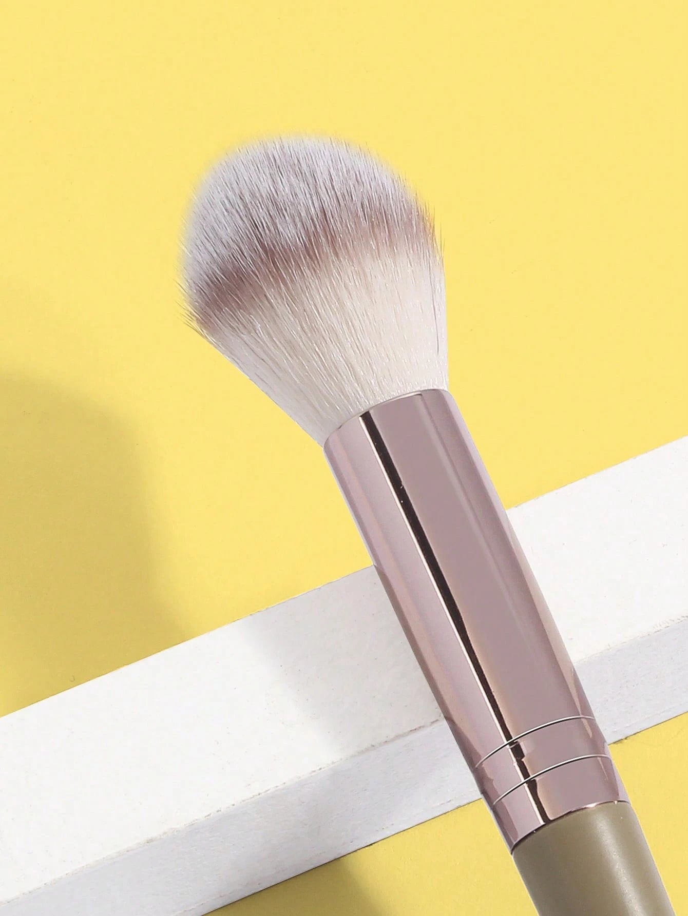 MAANGE 1pc Soft Fiber Blush Brush, Portable And Travel-Friendly, Can Be Used As Foundation, Concealer, Blush, Contour, Bronzer, And Powder Brush,Giveaways