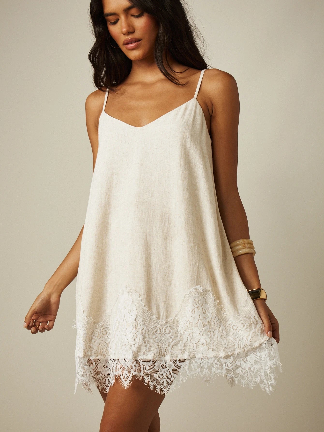 MISSGUIDED Linen Mini Slip Dress With Floral Lace Trim Hem V-Neck Spaghetti Strap Summer Boho Style