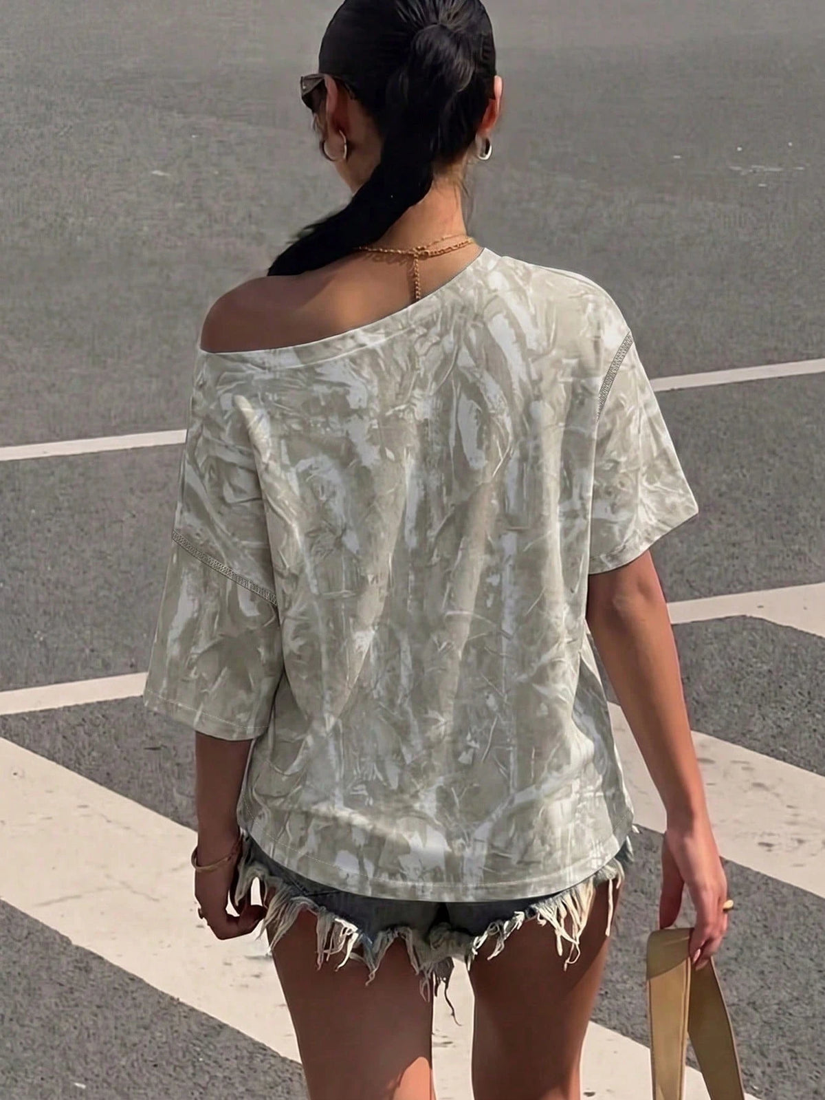 Muchica Casual Minimalist Street Style Faux Washed Effect Branch Camouflage All-Over Print One-Shoulder Drop Shoulder Short Sleeve Loose Fit Women's T-Shirt Suitable For Spring And Summer