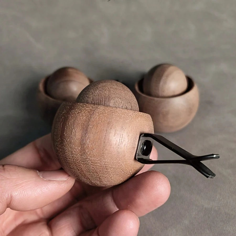 Natural Black Walnut Car Air Vent Aroma Diffuser, Handmade Original Mini Round Egg Car Fragrance Diffuser Wood, Auto Air Outlet Special Essential Oil Diffuser Ornament, Fashion Car Interior Decor & Ar