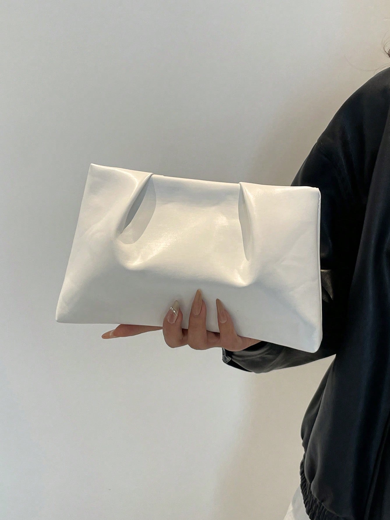 New Spring/Summer Fashion Solid Color Clutch, Pleated Cloud Bag, Solid Color Casual Envelope Bag, Cosmetic Bag, Travel Accessory Bag, Inner Lining Bag, Toiletry Bag, Storage Pouch, White Bag
