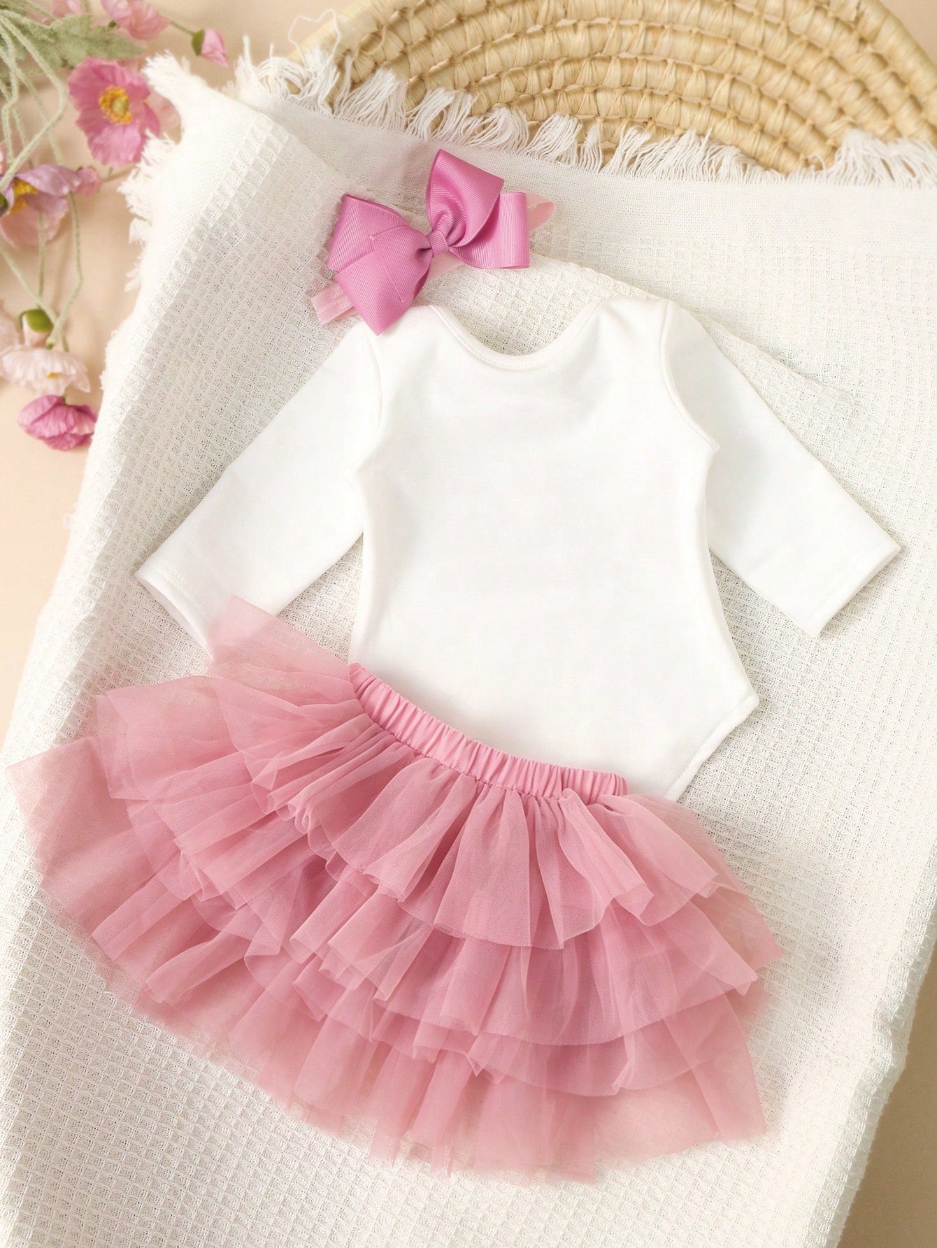 Newborn Girl Photography Props Baby Girl Coming Home Outfit 1 Month Baby Girl Romper Props With TUTU Skirt And Bow Headband Newborn Shower Gift