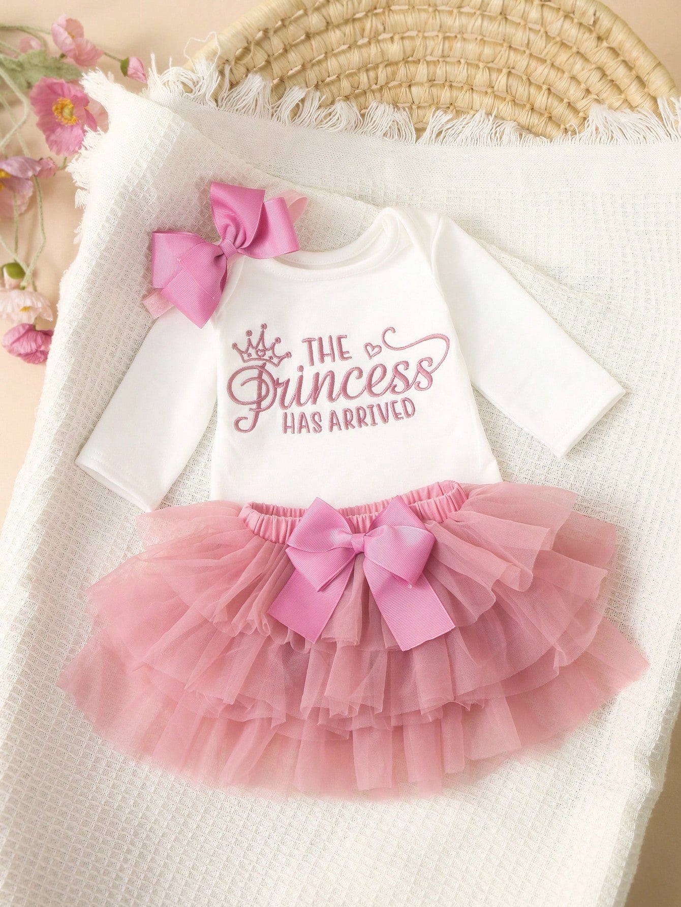 Newborn Girl Photography Props Baby Girl Coming Home Outfit 1 Month Baby Girl Romper Props With TUTU Skirt And Bow Headband Newborn Shower Gift