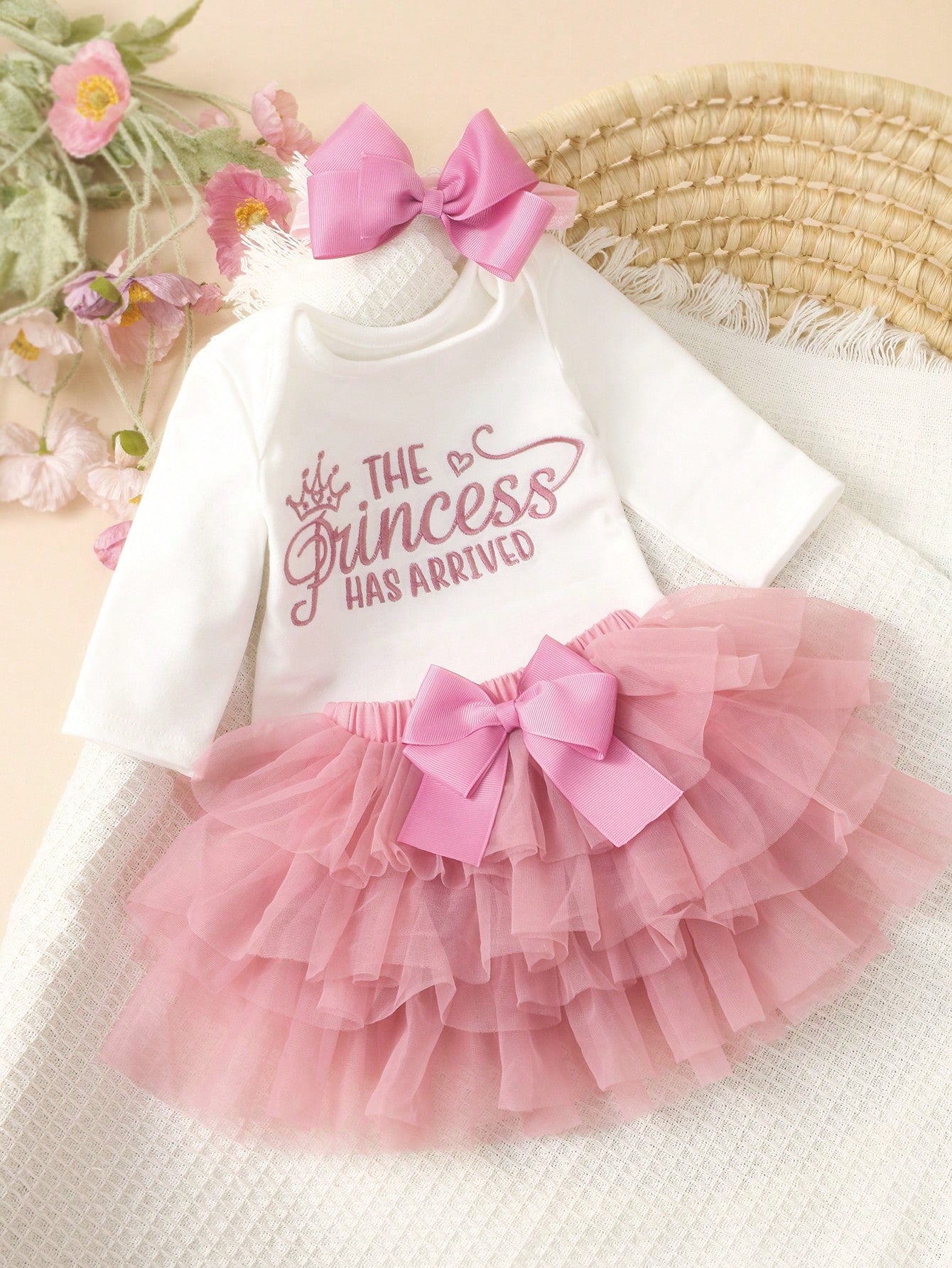 Newborn Girl Photography Props Baby Girl Coming Home Outfit 1 Month Baby Girl Romper Props With TUTU Skirt And Bow Headband Newborn Shower Gift