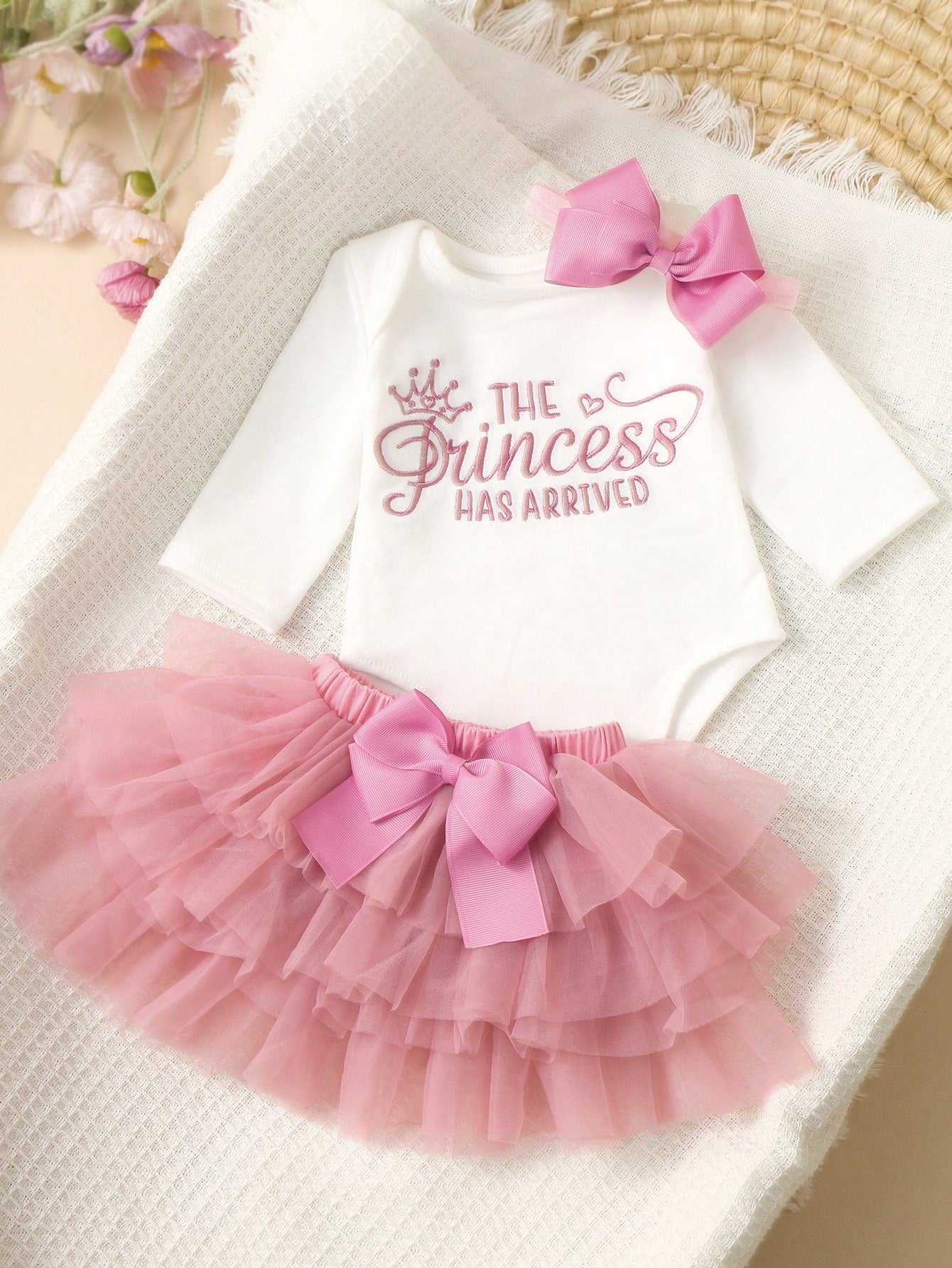 Newborn Girl Photography Props Baby Girl Coming Home Outfit 1 Month Baby Girl Romper Props With TUTU Skirt And Bow Headband Newborn Shower Gift